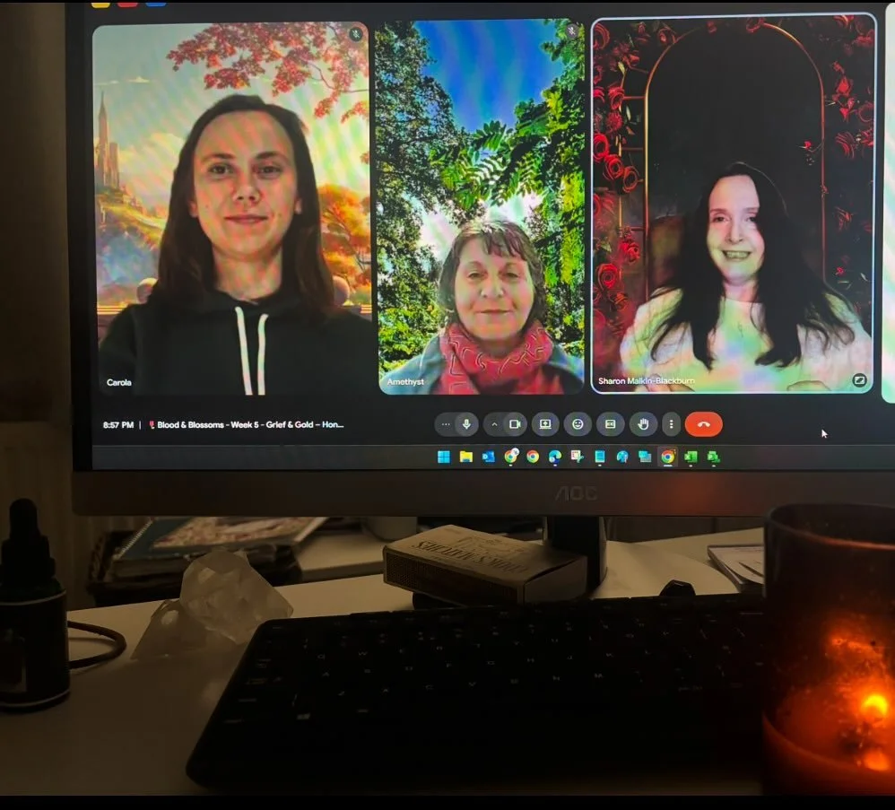 โจ Blood and Blossoms – Grief and Gold โจ
Tonight’s session was deeply powerful — a journey through grief and gold, where we honoured our bodies and the stories they hold. ๐น
To those who came to the live circle — thank you for