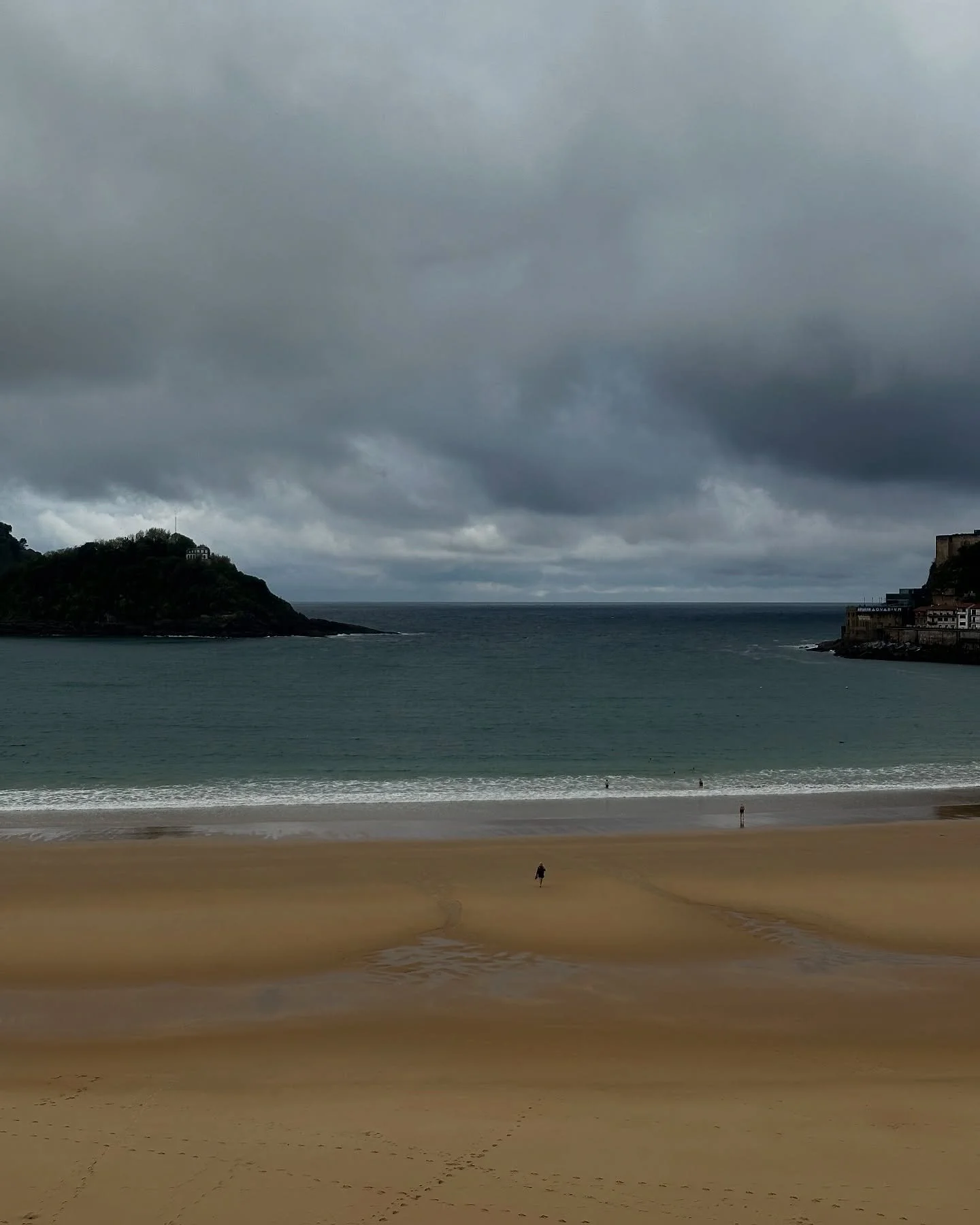 Semaine de P&acirc;ques 2025 : &oelig;ufs planqu&eacute;s, verres lev&eacute;s 🤟🏻

Puis escale traditionnelle &agrave; San Sebasti&aacute;n, pour une immersion totale : shopping en folie, pintxos &agrave; chaque coin de rue, verres jamais vides, ki