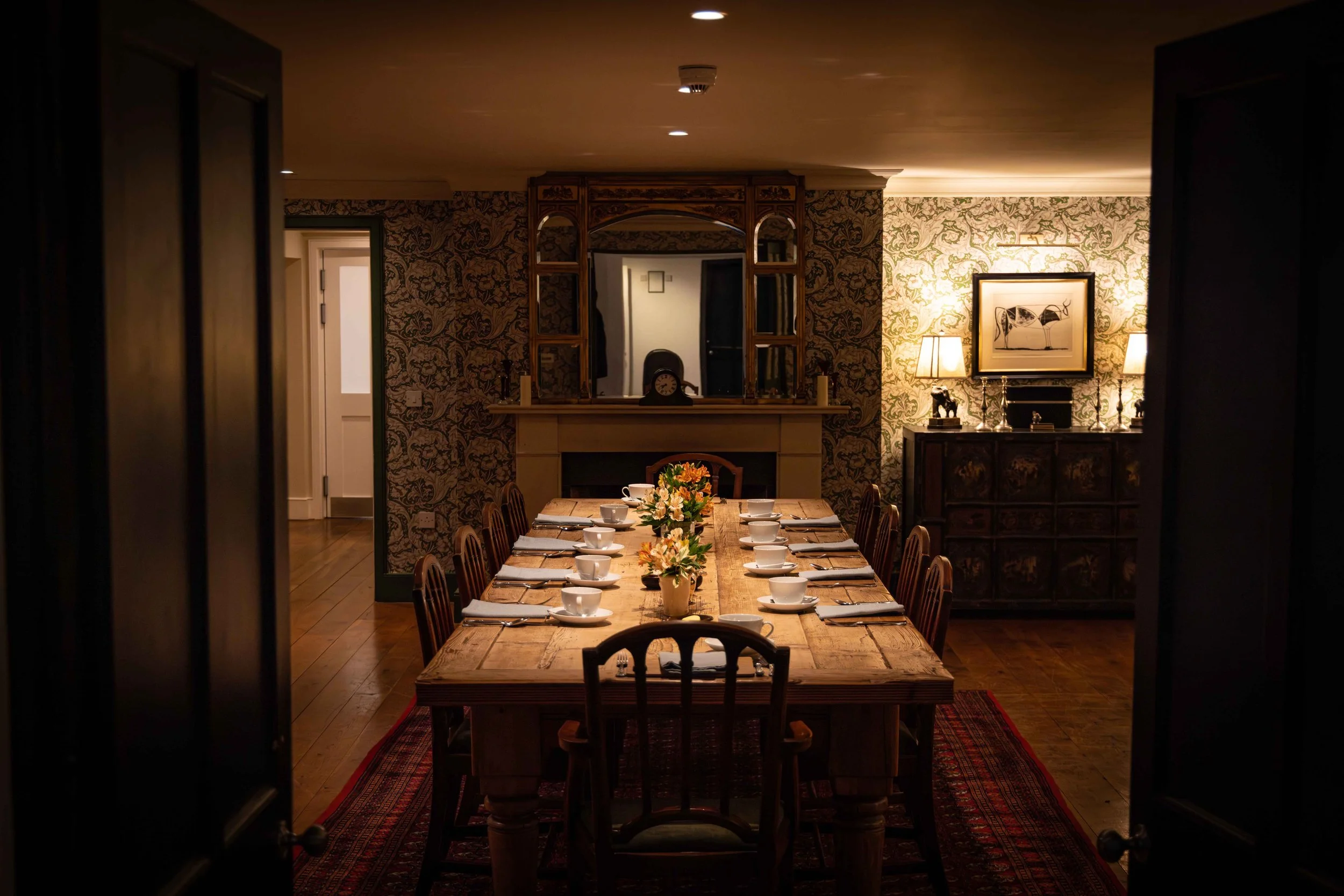 The luxury Loyton Lodge dining room, set for a large group with a long wooden table.
