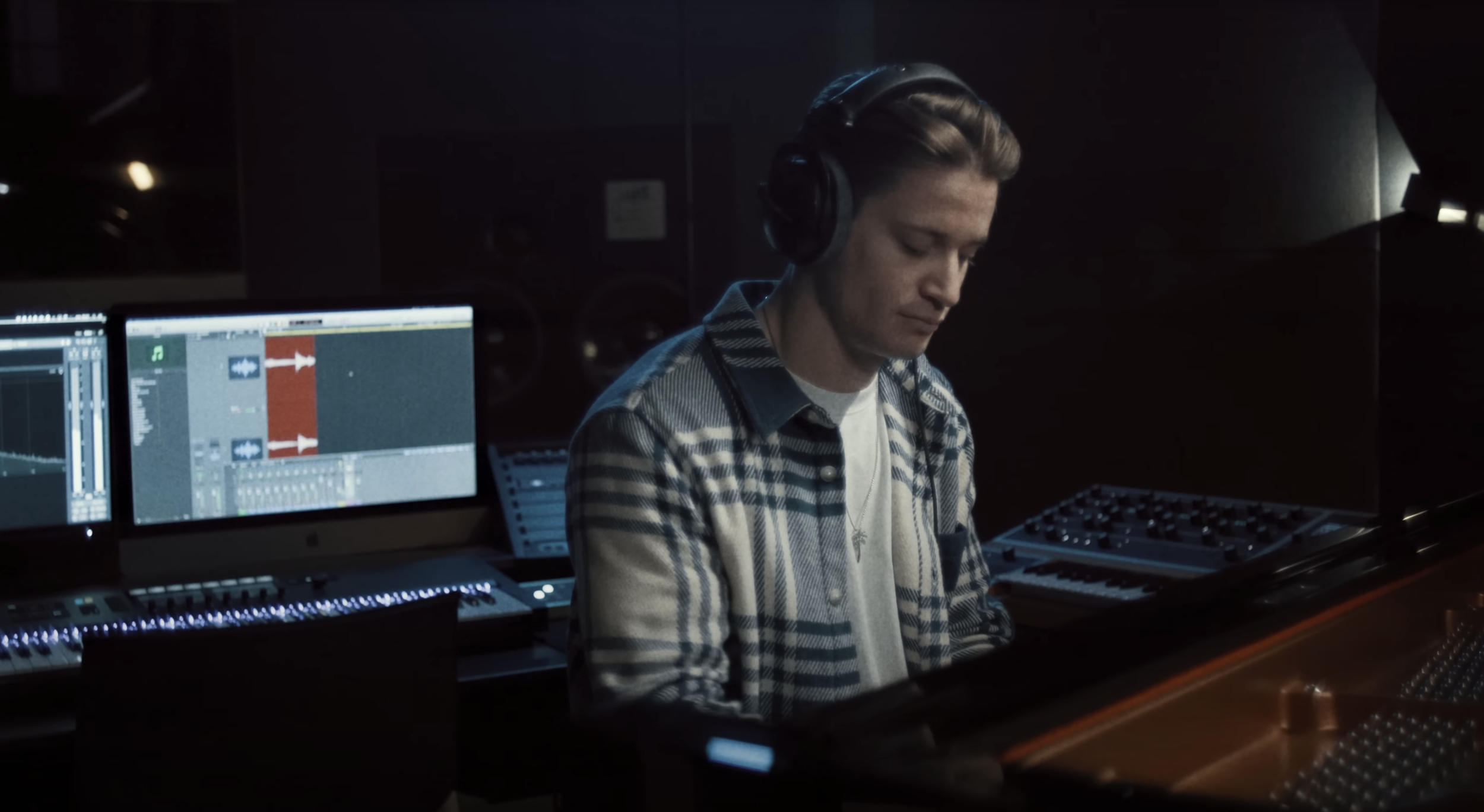 Kygo - Thrill Of The Chase (Piano Medley)
