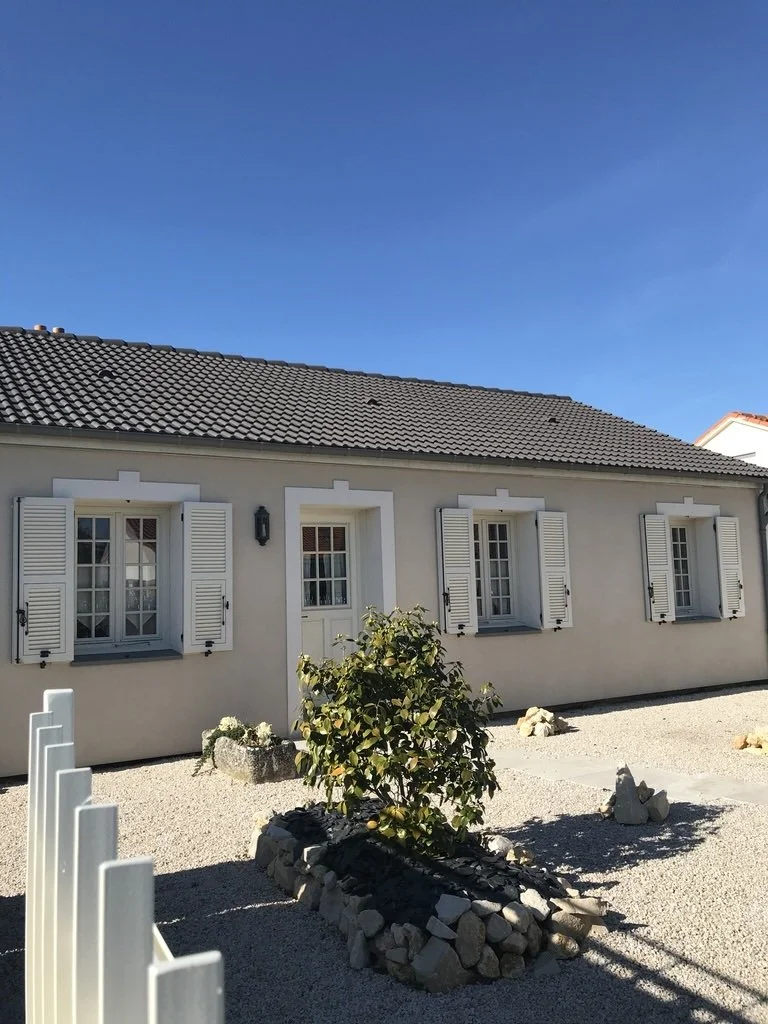 Hydrofuge de toiture à Nantes : coloration tuiles béton et protection tuiles naturelles
