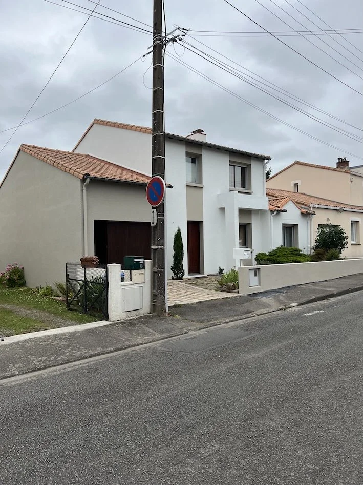 Nord Habitat réalise vos ravalements de façades à Vertou. Misez sur une maison mieux protégée, plus esthétique et durable.