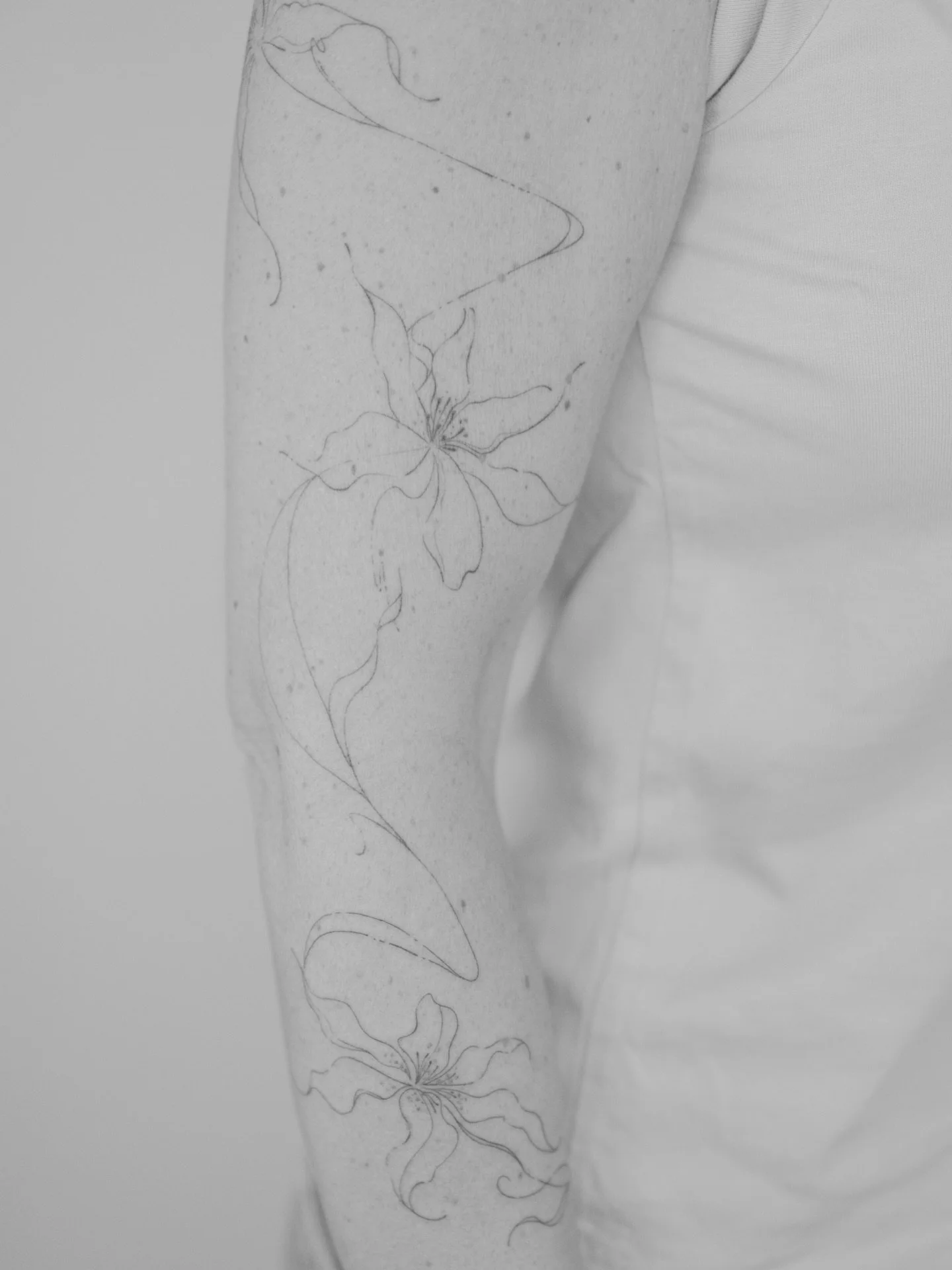 Thank you, Fany, for trusting me to create these flowers on your arm ❤️