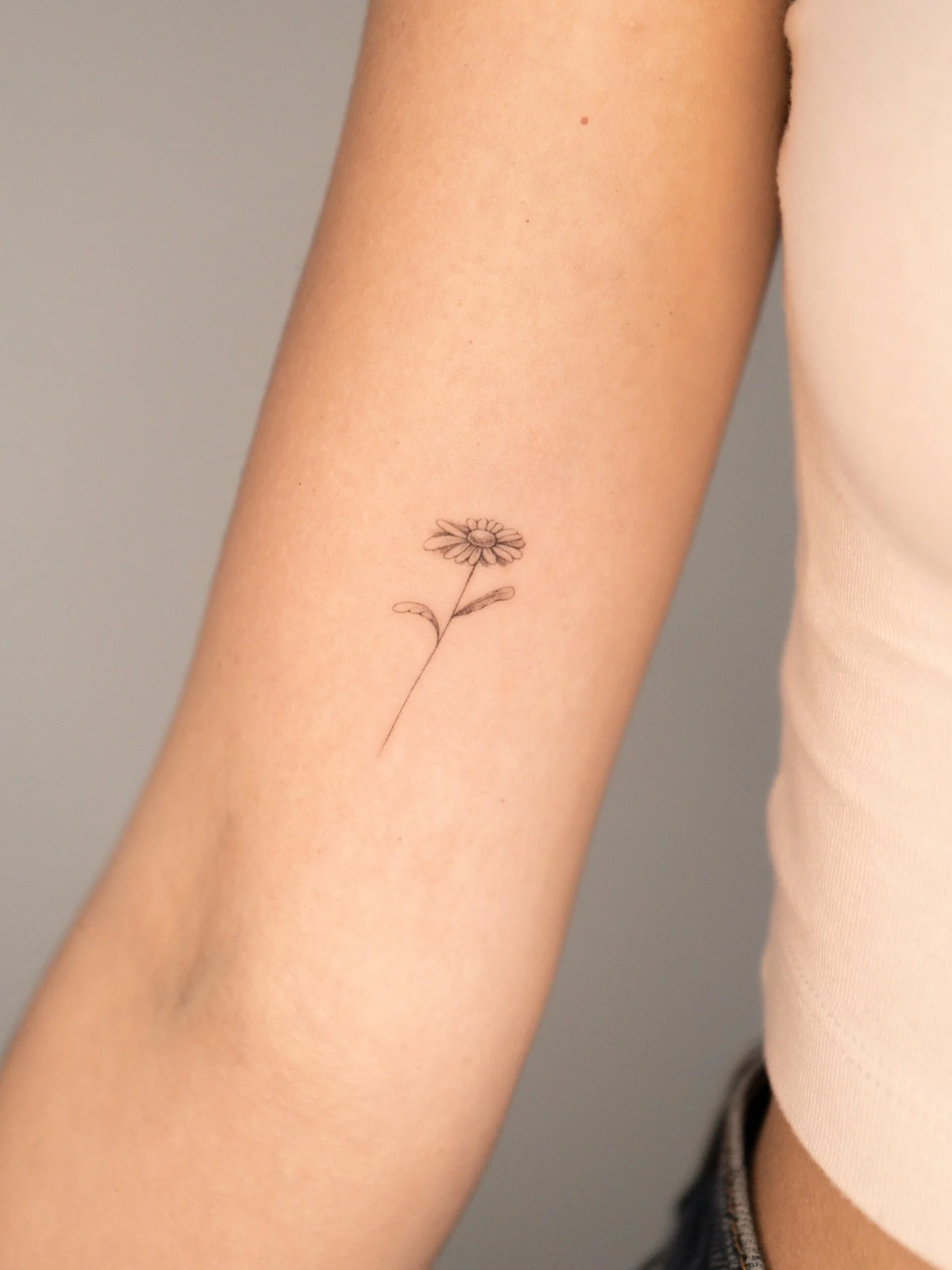 Mix de minis de los &uacute;ltimos d&iacute;as ❤️ 
Nunca dejo de hacer este tipo de tatuajes, me encanta hacerlos al igual que los microrealismos, ornamentales o plantitas ☺️ 
&iquest;Con cu&aacute;l te quedas? 
Yo me decanto por la Venus ❤️