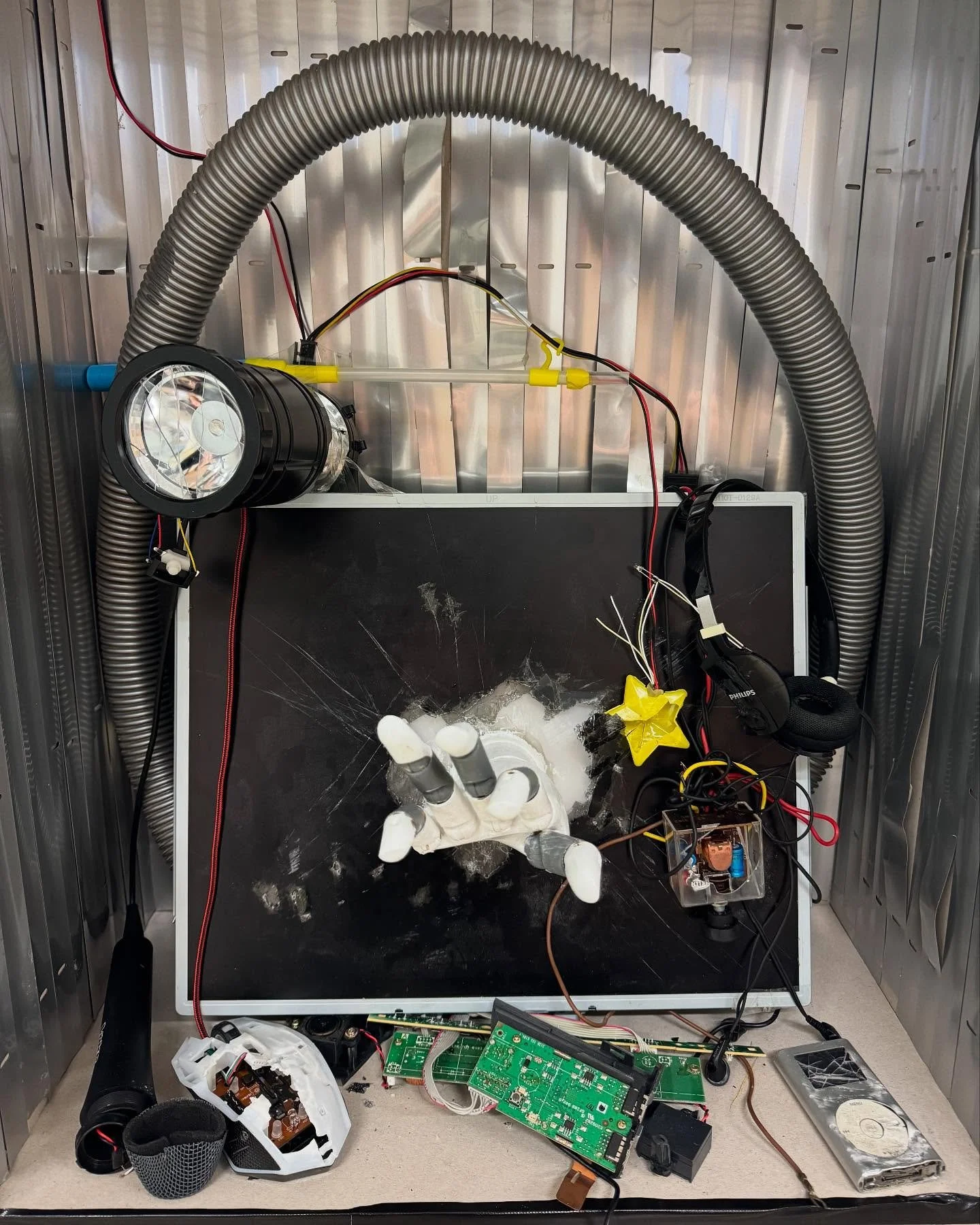 Our digital future to destruction 🔌⛓️&zwj;💥

Technological decline and the fragility of our dependence on technology. 
This sculpture depicts a dystopian view of our future. When humanity has become worthless to society and the world is taken over 