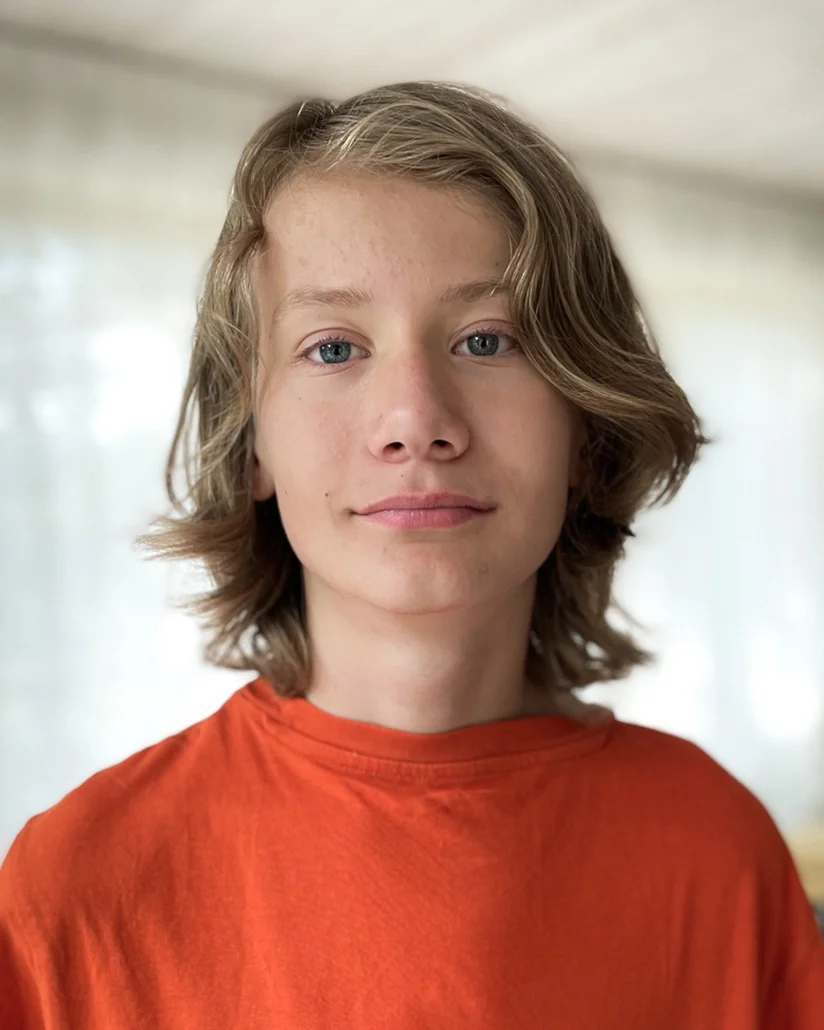 Gotland pictures film casting - A young person with shoulder-length wavy blonde hair, blue eyes, and fair skin.