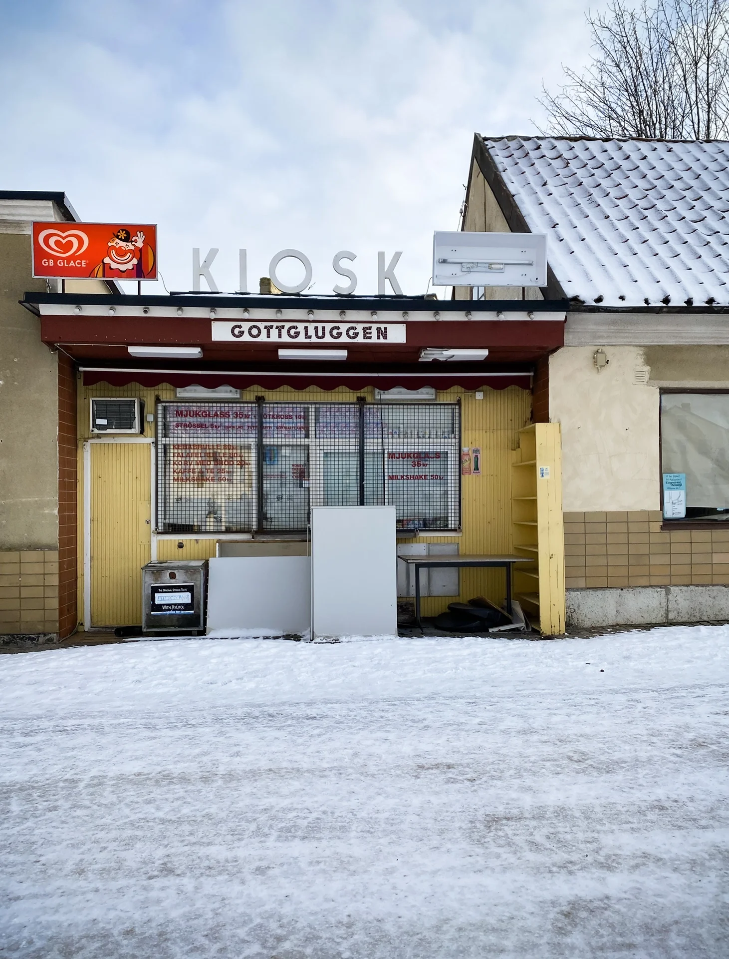 Film Location in Gotland - a small-town kiosk set in winter Visby.