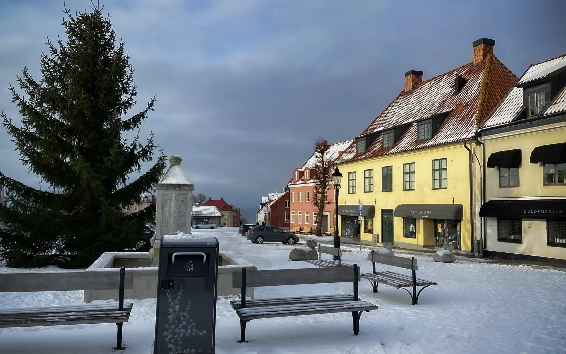 Film location in Gotland - snowy square, sun lighting up the old houses