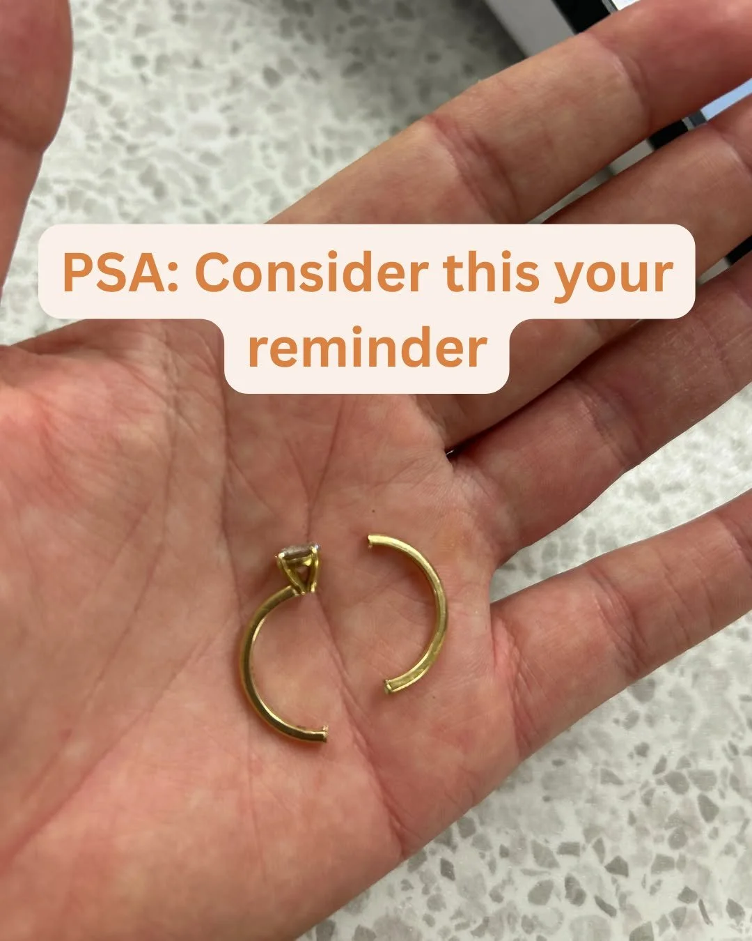PSA: consider this your reminder 💍
Swelling is very common towards the end of pregnancy, and rings that feel fine one day can become tight very quickly. If your rings are feeling snug, it&rsquo;s time.