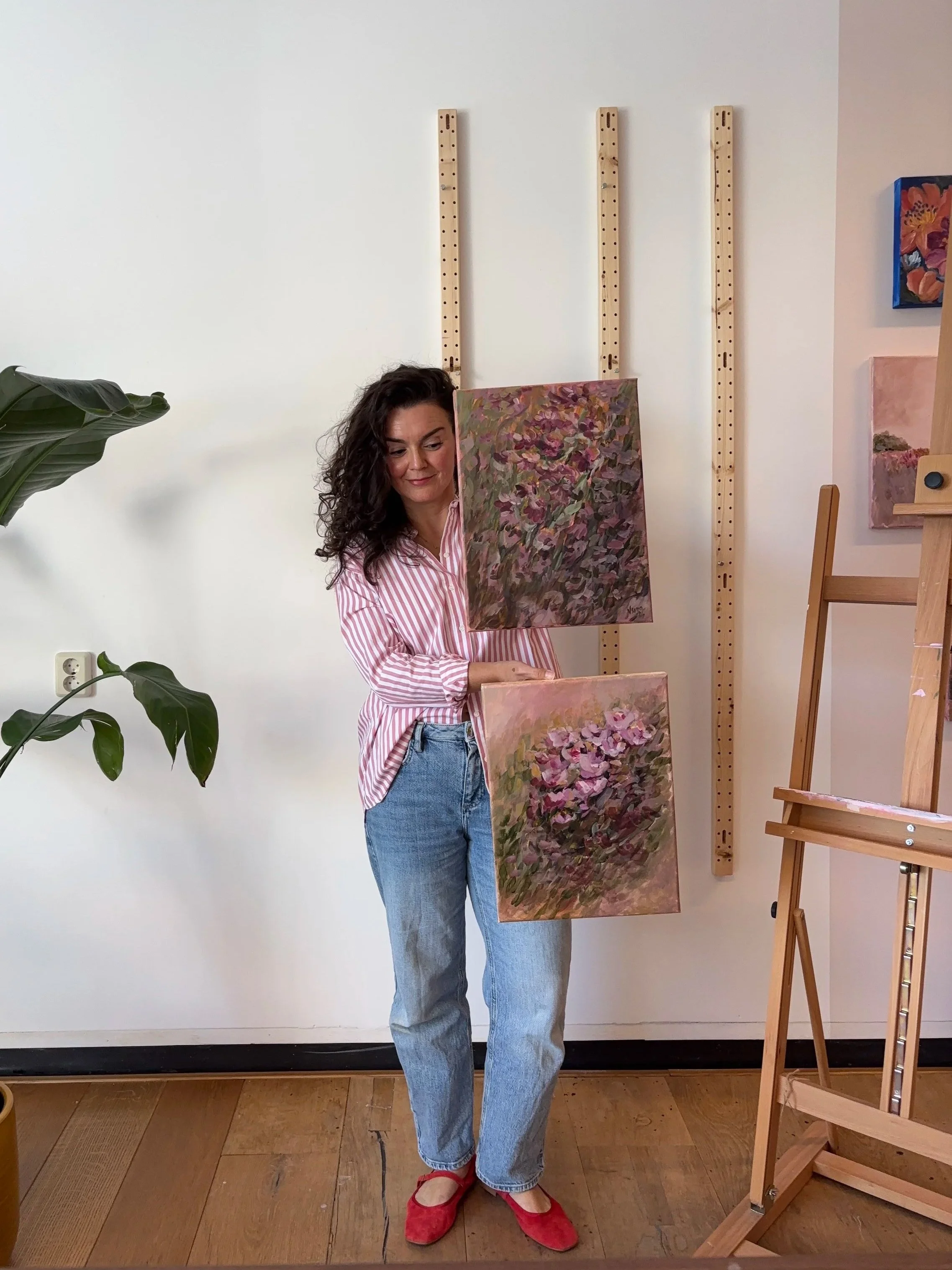 Betaalbare kunst Moderne kunst Interieur Wanddecoratie Unieke kunst Deventer kunstenaar Interieur tips Nieuwbouw Gezellige interieur VTWonen Bloemen moderne kunst roze schilderij floral painting modern