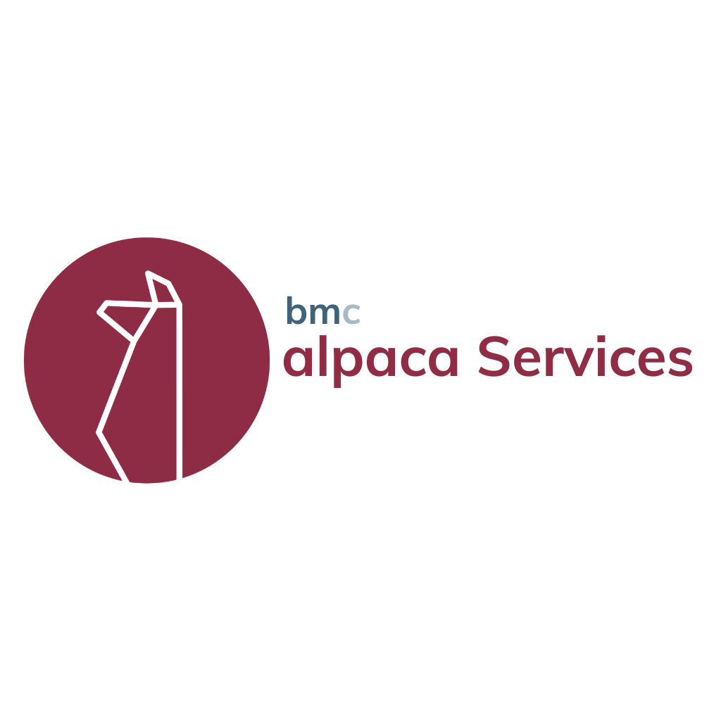 Logo von bmc alpaca Services, mit einer stilisierten Alpaka-Silhouette in einem roten Kreis und dem Firmennamen