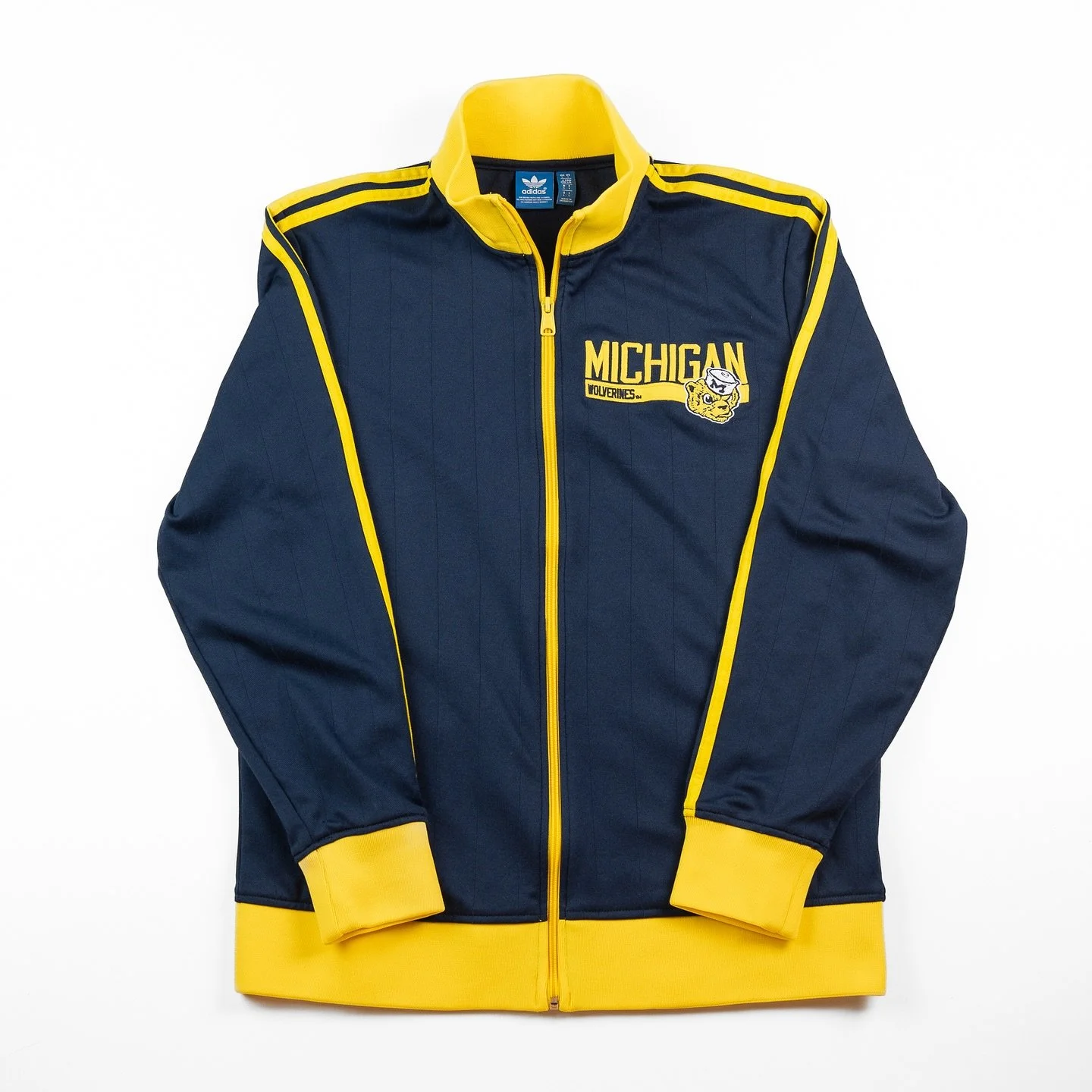 Vintage Adidas Michigan Wolverines Track Jacket &ndash; Men&rsquo;s L
Navy &amp; yellow pullover with classic collegiate stripes | Retro sportswear

Perfect collectible for Wolverines fans &amp; vintage Adidas enthusiasts.

📦 Ships from USA
✅ Pre-ow