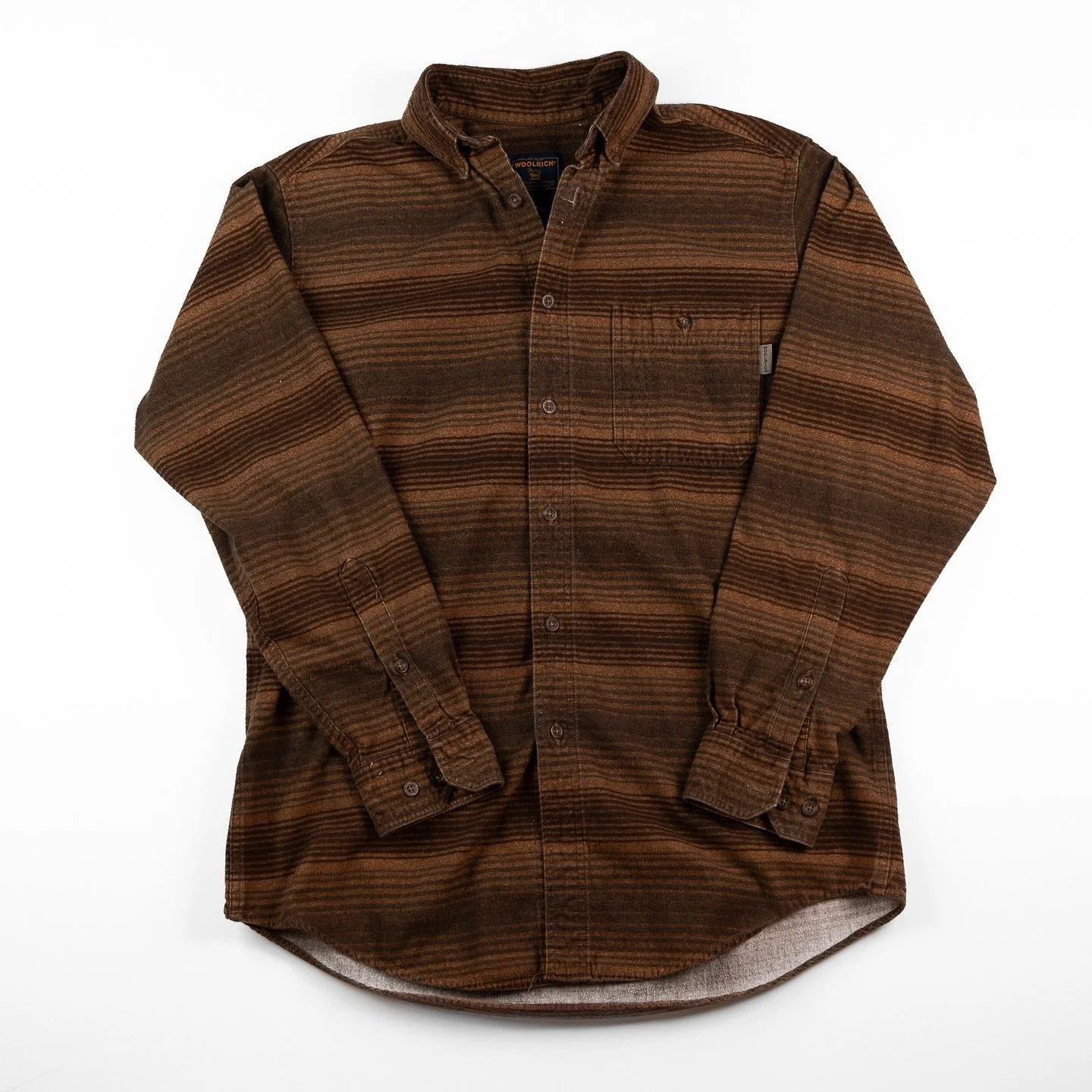 Vintage Woolrich Long Sleeve Flannel Shirt &ndash; Men&rsquo;s L
1990s made in Turkey | Classic cozy plaid design

Perfect retro layering piece for casual or outdoor wear.

📦 Ships from USA
✅ Pre-owned &amp; washed
🛒 Shop link in bio &ndash; cleant