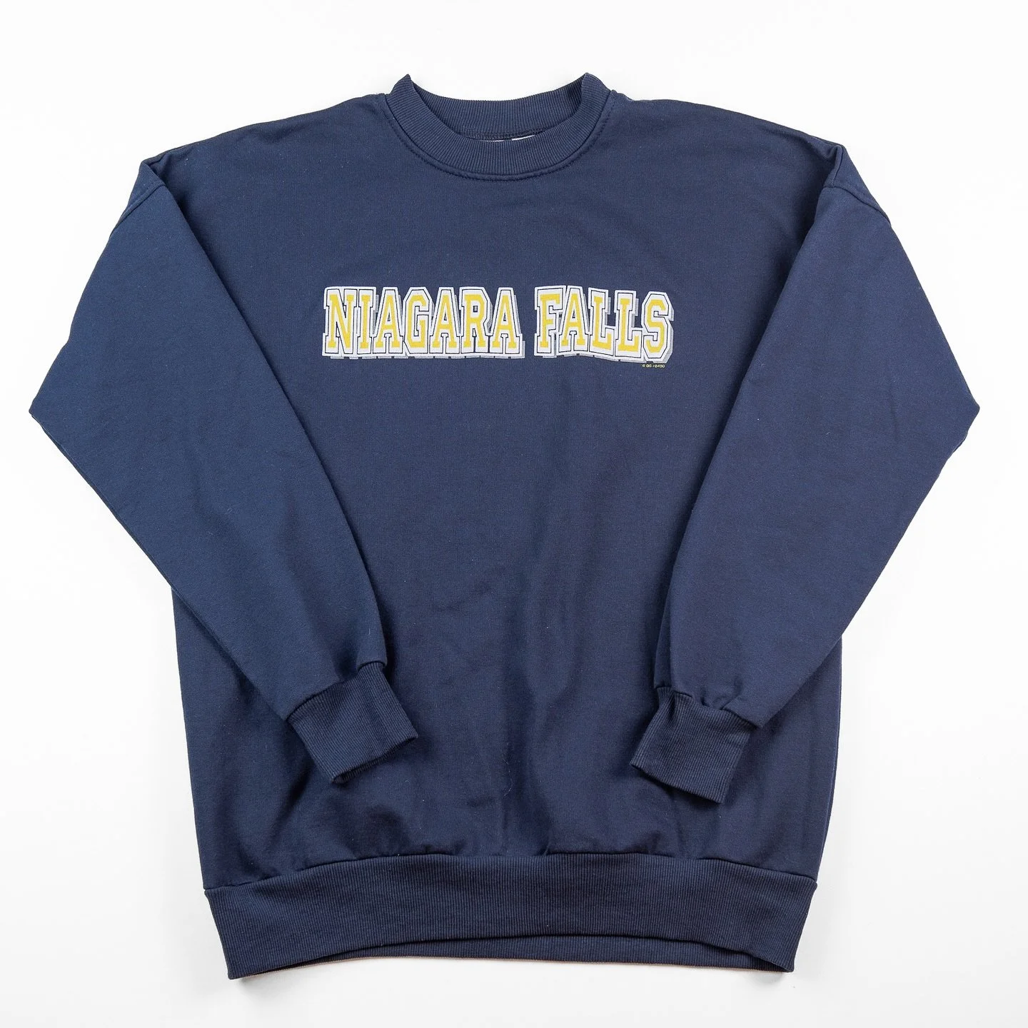 Vintage Niagara Falls Crewneck Sweatshirt &ndash; Men&rsquo;s XXL
80s/90s Canada-made pullover | Classic souvenir style

Perfect retro piece for collectors &amp; nostalgic fashion fans.

📦 Ships from USA
✅ Pre-owned &amp; washed
🛒 Shop link in bio 