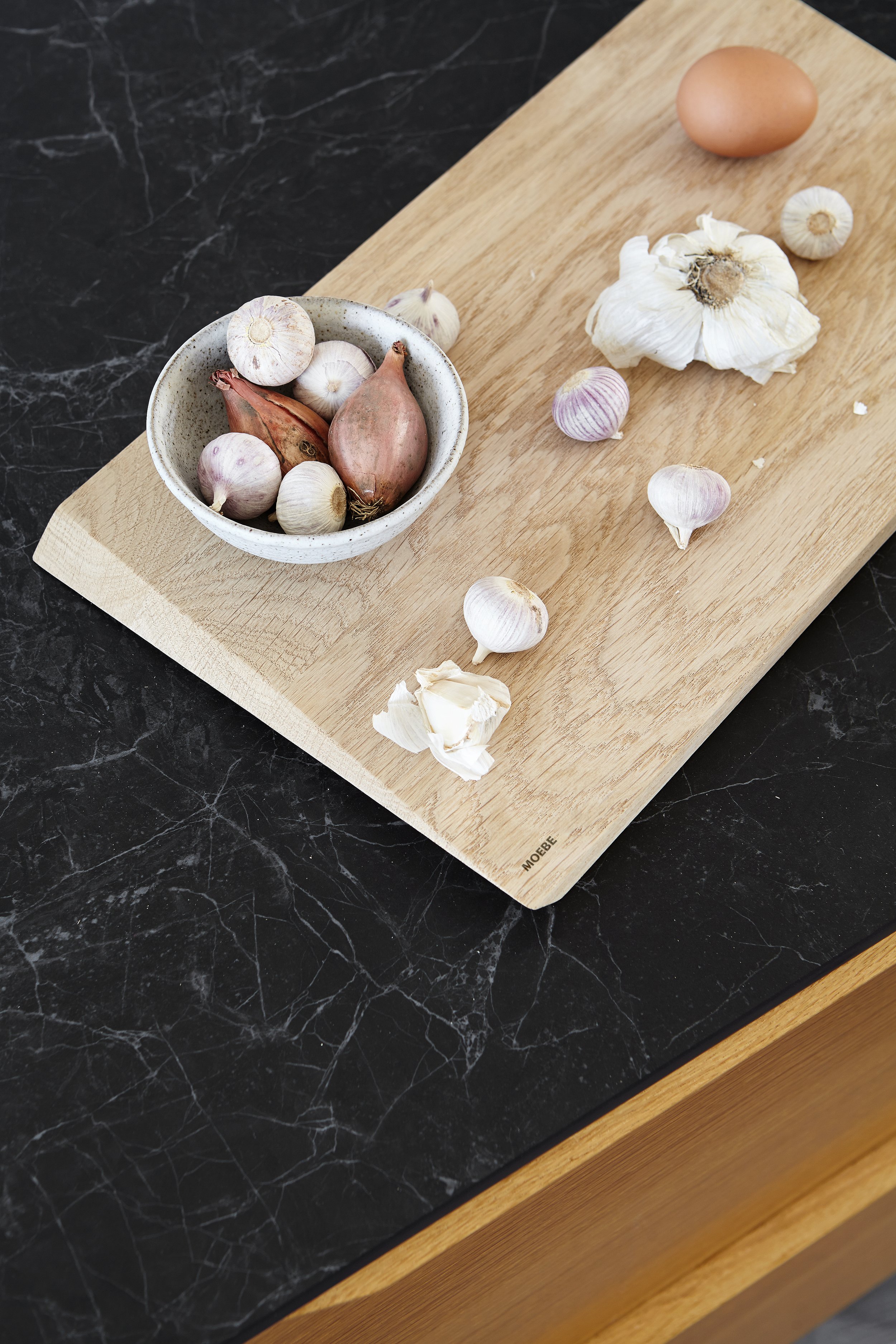MOEBE_Cutting-Board_IC_Large_High-Res_02.jpg