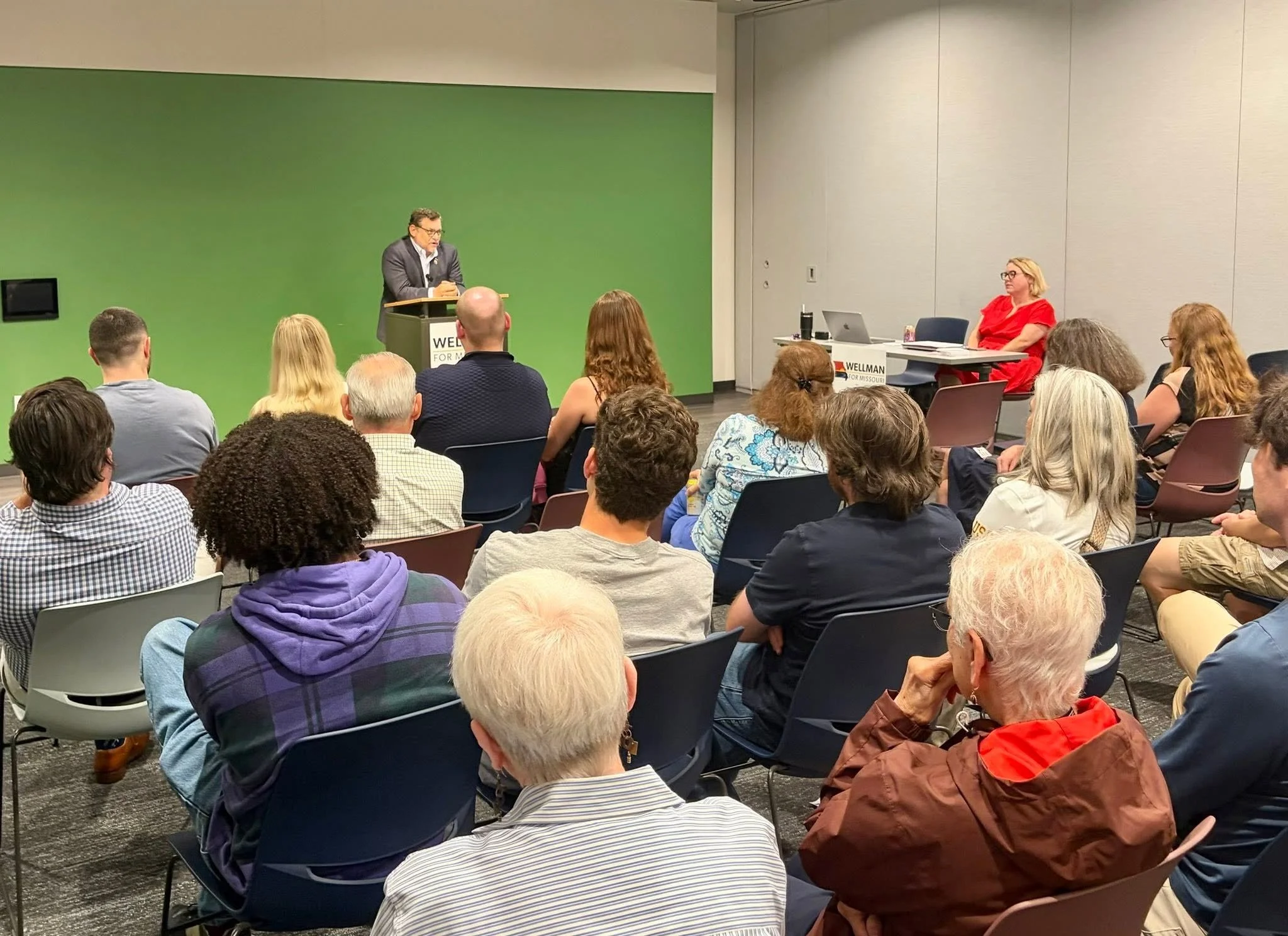 Fred Wellman speaking in front of large group at a town hall for Missouri's 2nd Congressional District.
