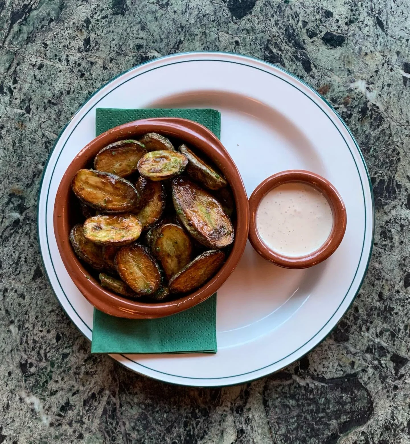 Roasted young potatoes with fried garlic mayonnaise.👨🏻&zwj;🍳 A favourite comforting snack to share. All snacks made in house from scratch with eye for details. 👁️ Simple pleasures, De Nada🌞 #simple #pleasures #denada