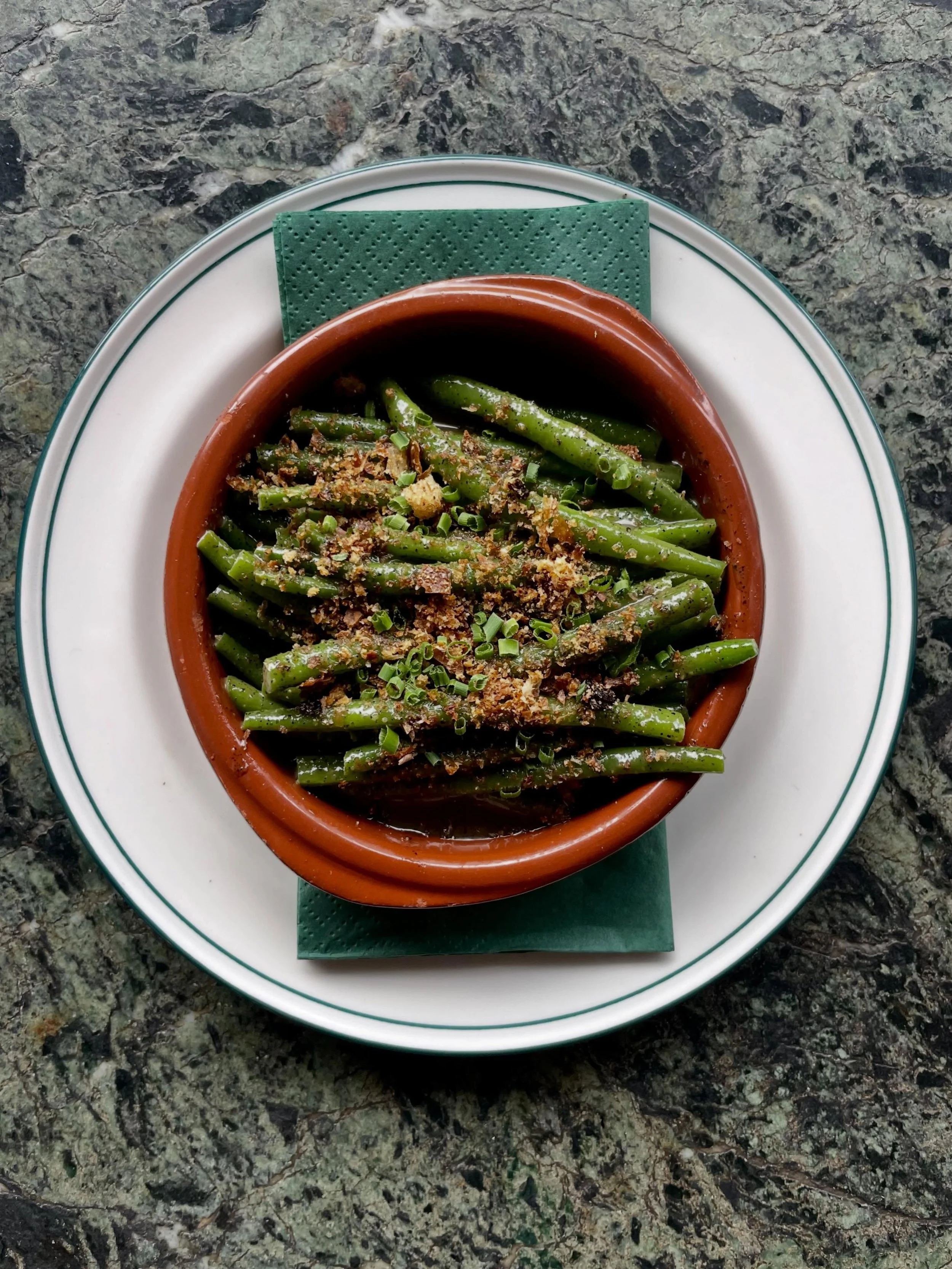Happy Hemelvaart. Life is a long weekend anyway! 🌞 Please meet our absolute top snack from the spring menu. Haricot Verts blanched with a killer sauce of tahini and soy. Try it out and be surprised! 👨🏻&zwj;🍳 #simple #pleasures  #denada