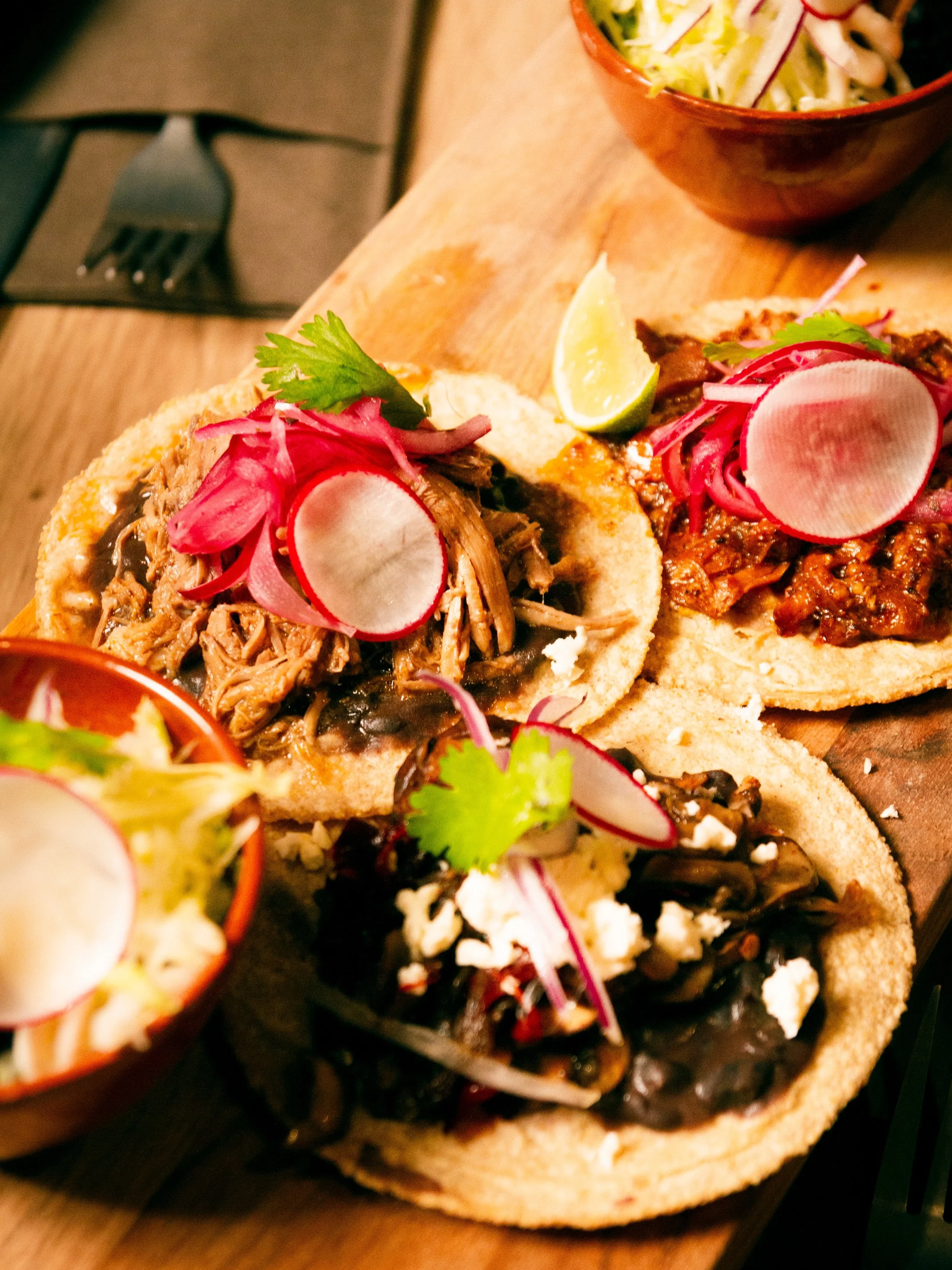 La verdad&hellip; un buen taco marida con casi cualquier cosa 🌮

Pero si lo acompa&ntilde;as con uno de nuestros vinos de Ram&oacute;n Bilbao&hellip; @bodegasramonbilbao 
ah&iacute; ya se empieza a perder el sentido. 🍷

Hoy es viernes de tacos.
Y d