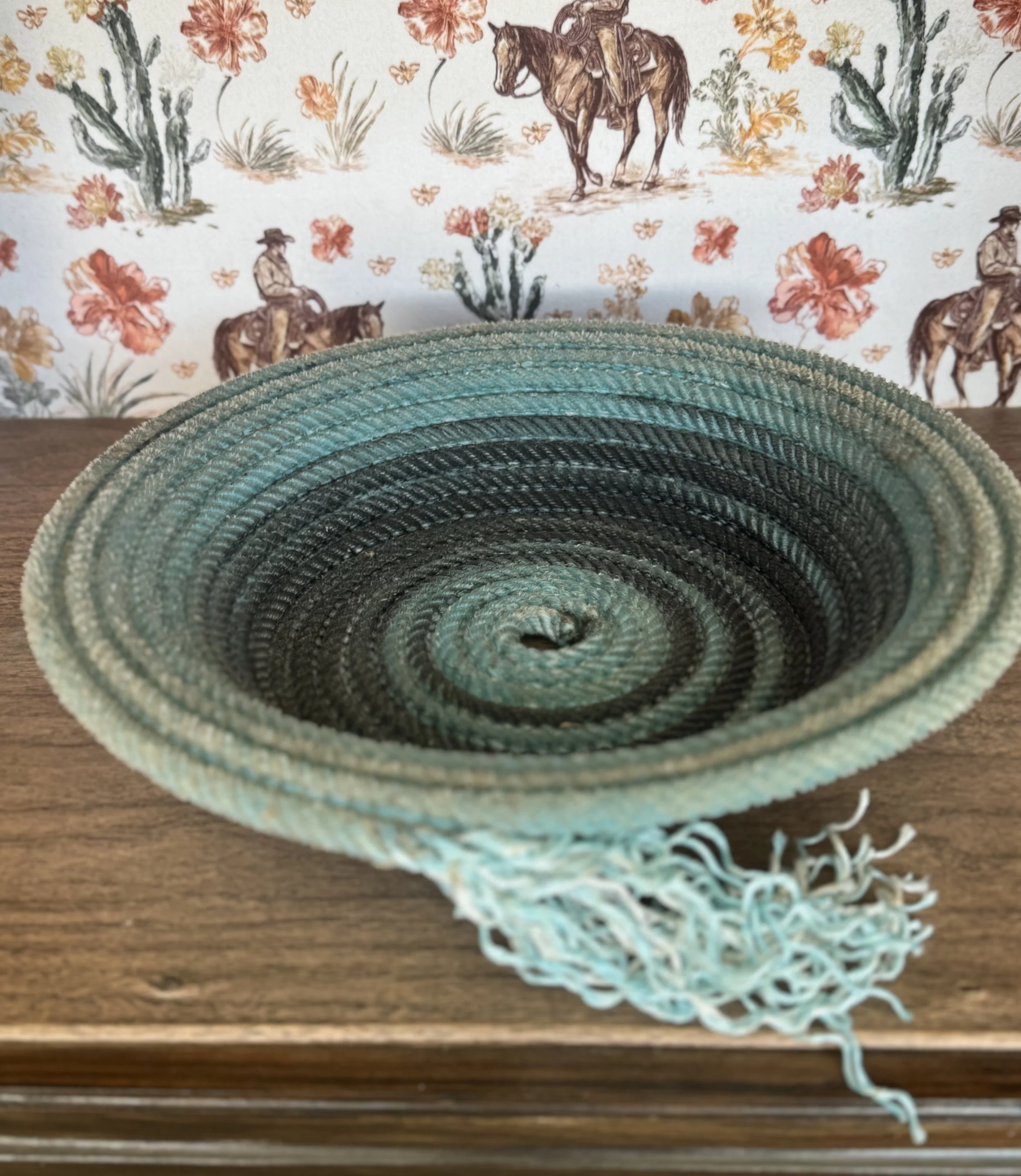 Med Turquiose Flare Top Bowl 3.jpg