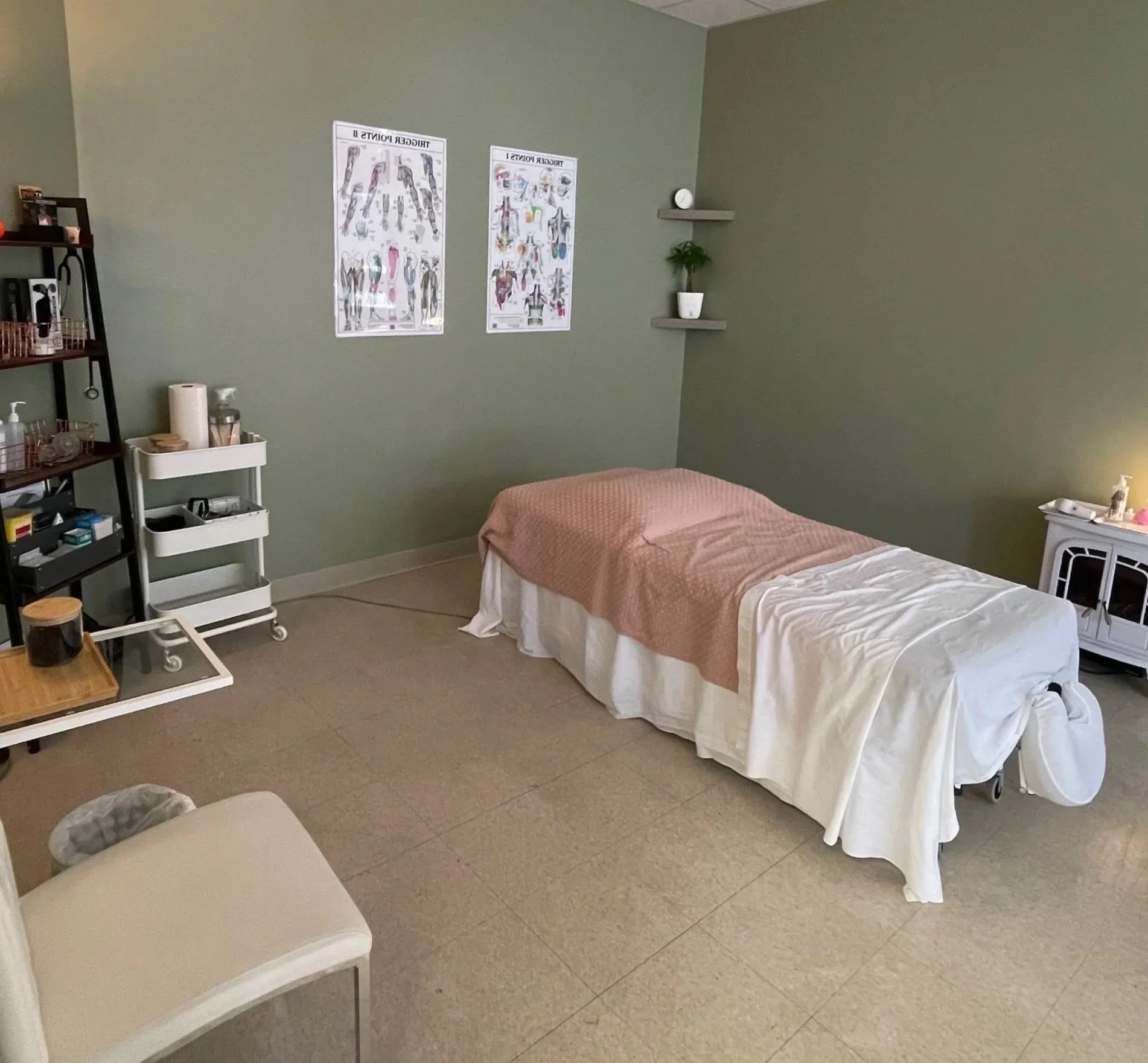 Image of a calm clinic treatment space