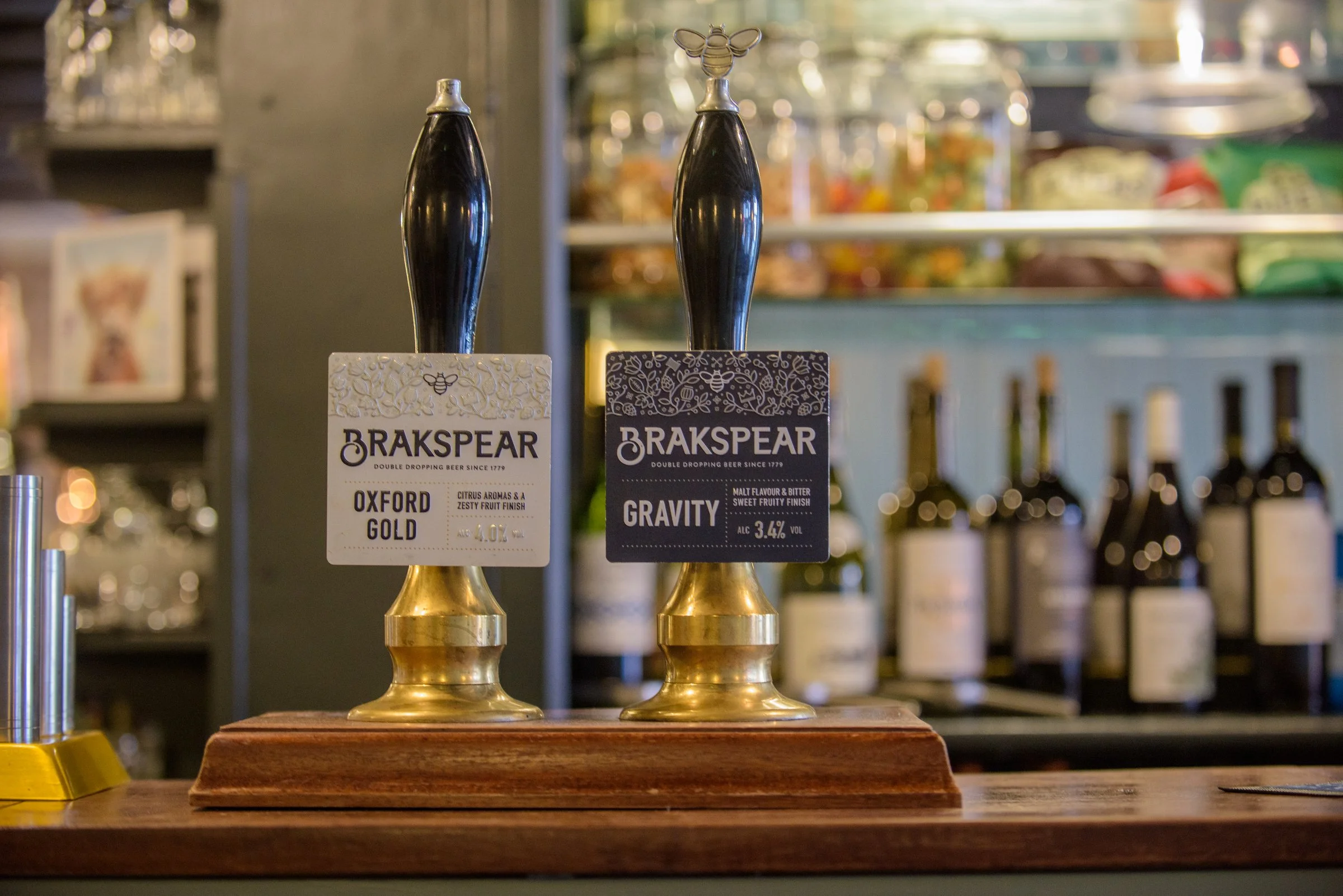 Brakspear Oxford Gold and Gravity beers on tap, served alongside seasonal dishes