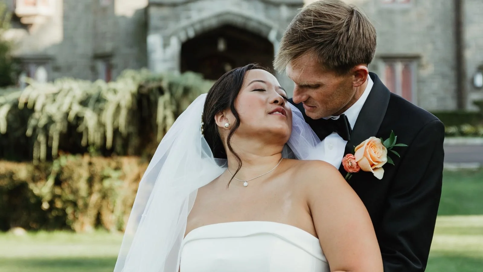 7 Gorgeous Fall Engagement Photo Outfits