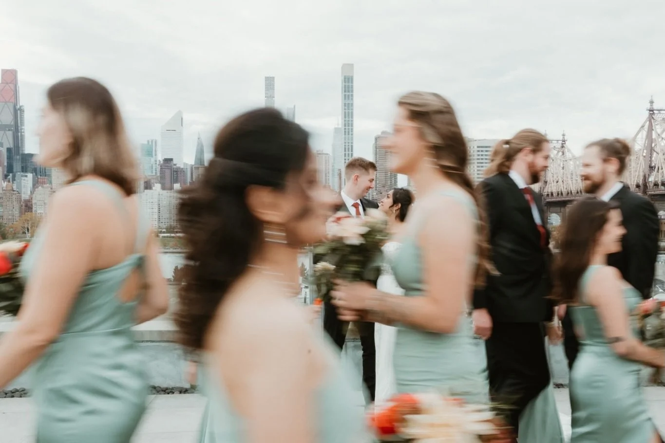 I have always loved cities, but New York City holds a special place in my heart. There is just something about its energy and charm that feels unmatched. And when you have the New York City skyline in the background of a wedding, it makes the whole m