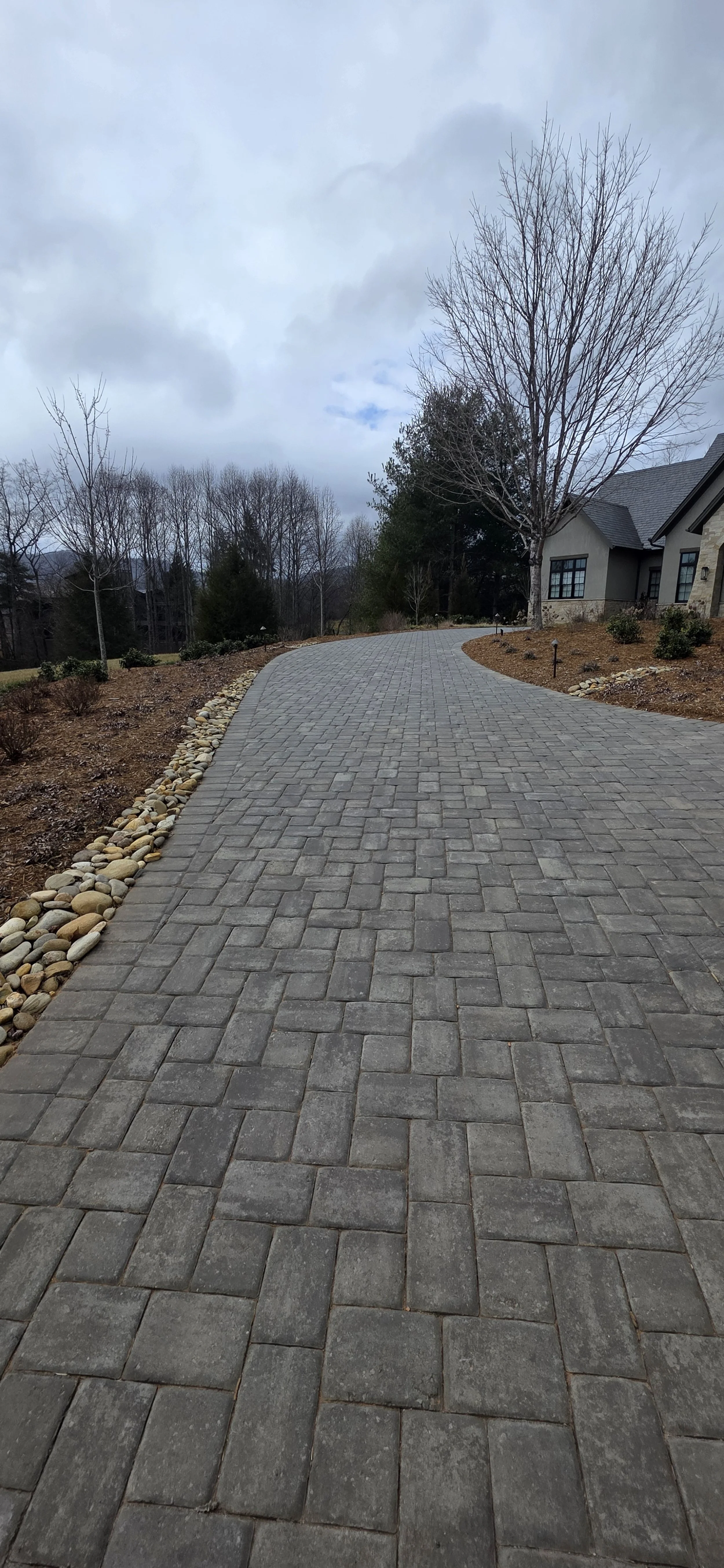Cobble Blend Pavers_113708.jpg