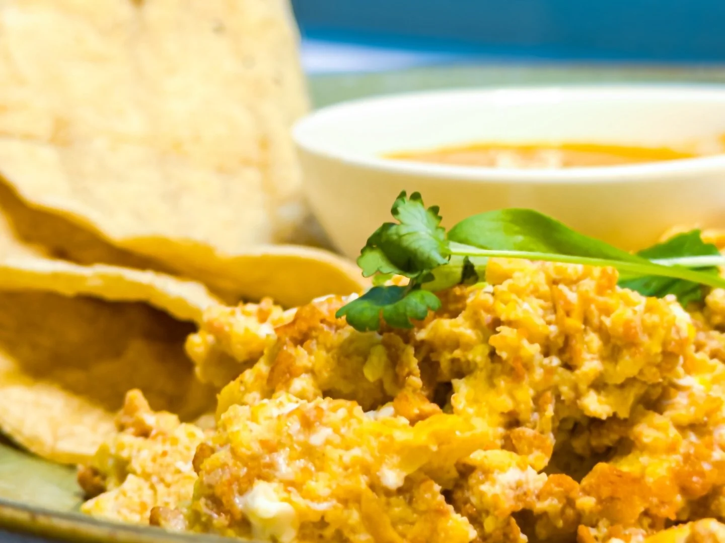 Craving bold flavors this morning?

Meet The Chorizo Scramble! Chef Moses created a spicy blend of house-made chorizo, fresh-crafted salsa, and warm corn tortillas.

Perfect for those of us who want breakfast with a kick!

Only here for a limited tim