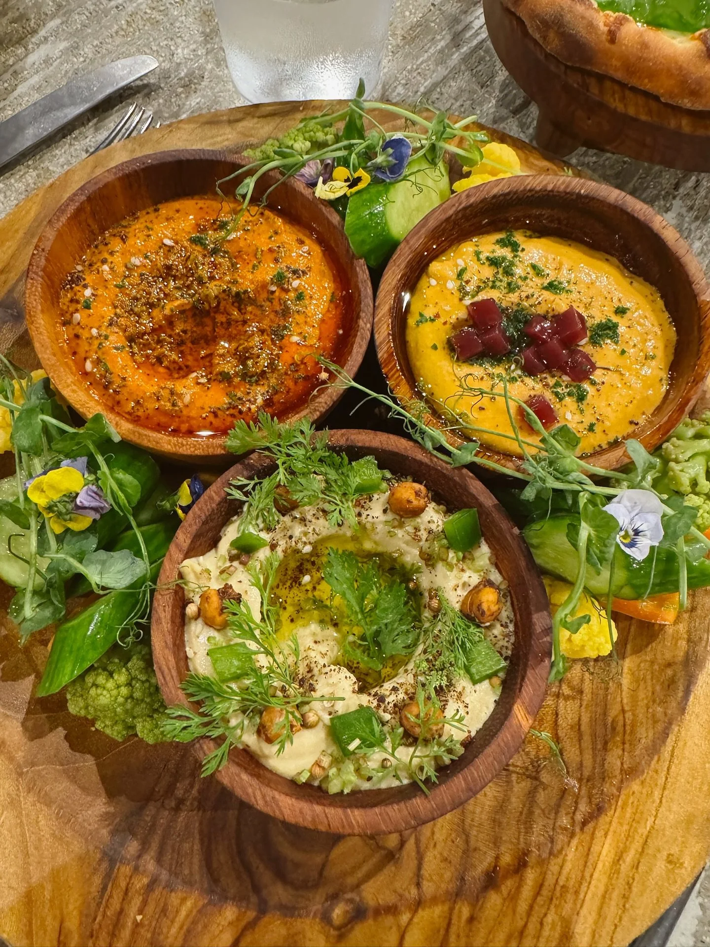 Looking back on a fabulous stay at @chilenobayauberge in Cabo, one of MaryDee&rsquo;s favorite recent site visits and a property we can&rsquo;t recommend enough.

From the moment you arrive, the resort feels like a modern Baja hideaway with incredibl