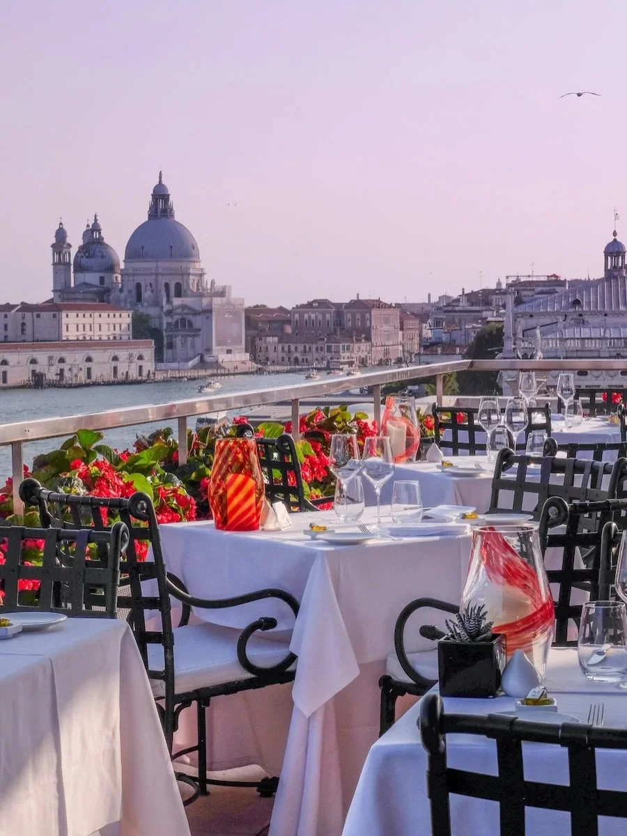 Venice is about to welcome a new era of hospitality as the legendary Danieli reopens under Four Seasons this August. This historic palace on the lagoon at Riva degli Schiavoni has been reimagined with a restoration that honors its 15th‑century origin