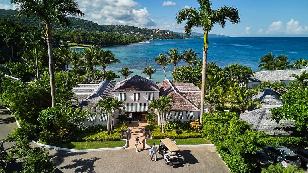 There are few places that do Thanksgiving and Christmas quite like Round Hill. Private villas tucked into the hills, long lunches by the water, sunset cocktails, and enough space for the entire family to gather without feeling crowded.

What has made