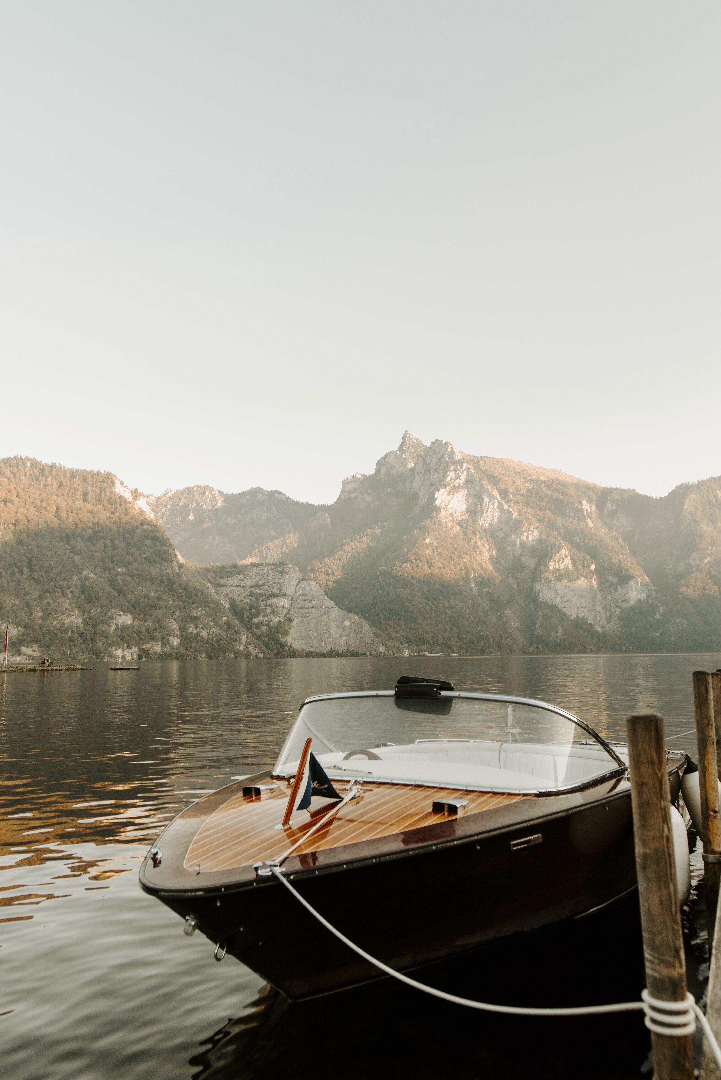motorboat-moored-at-lake-pier-hallstatt-upper-au-2025-04-04-11-30-10-utc.jpg