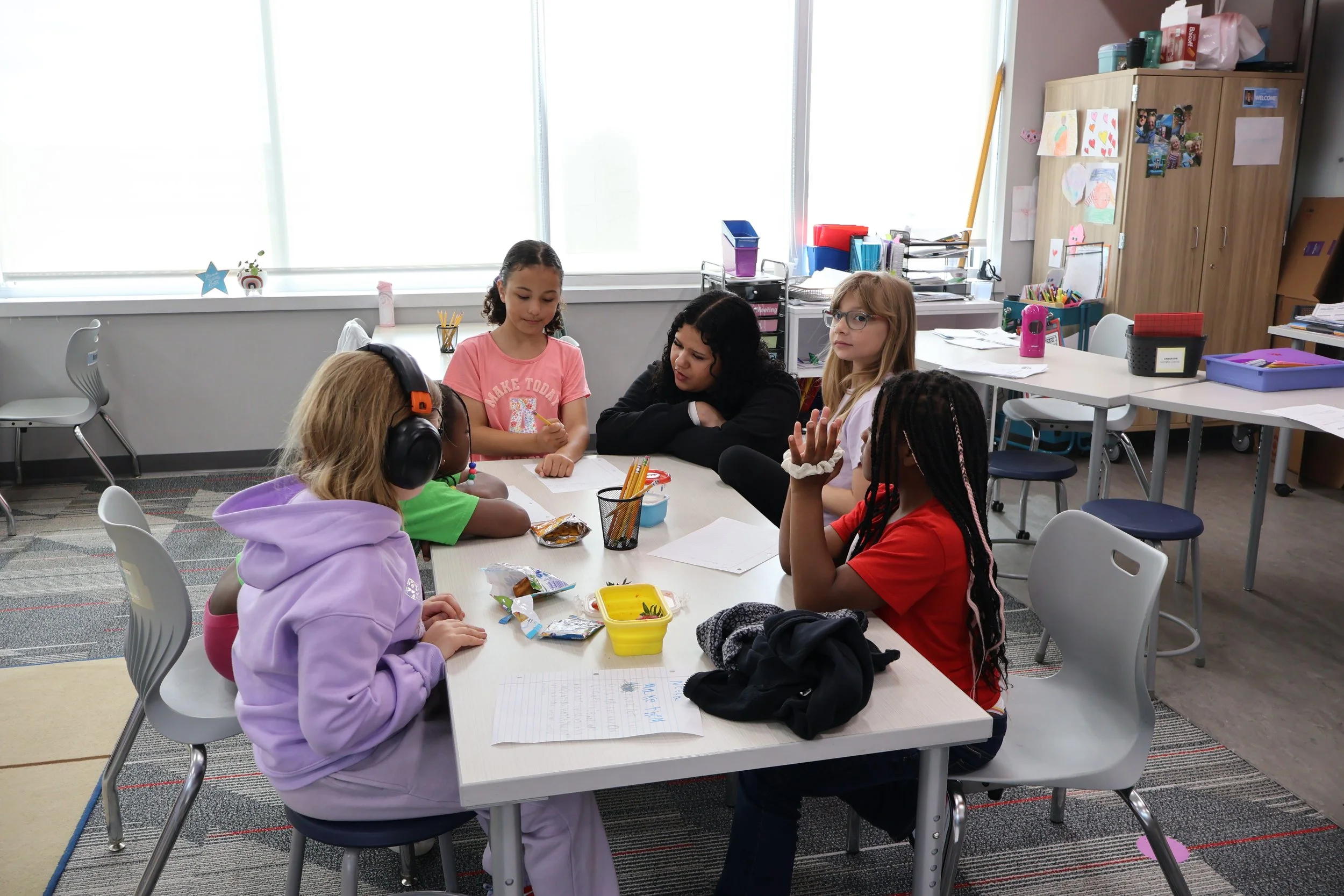 Root2Rise-MV_Mya at Girls Table(3).JPG