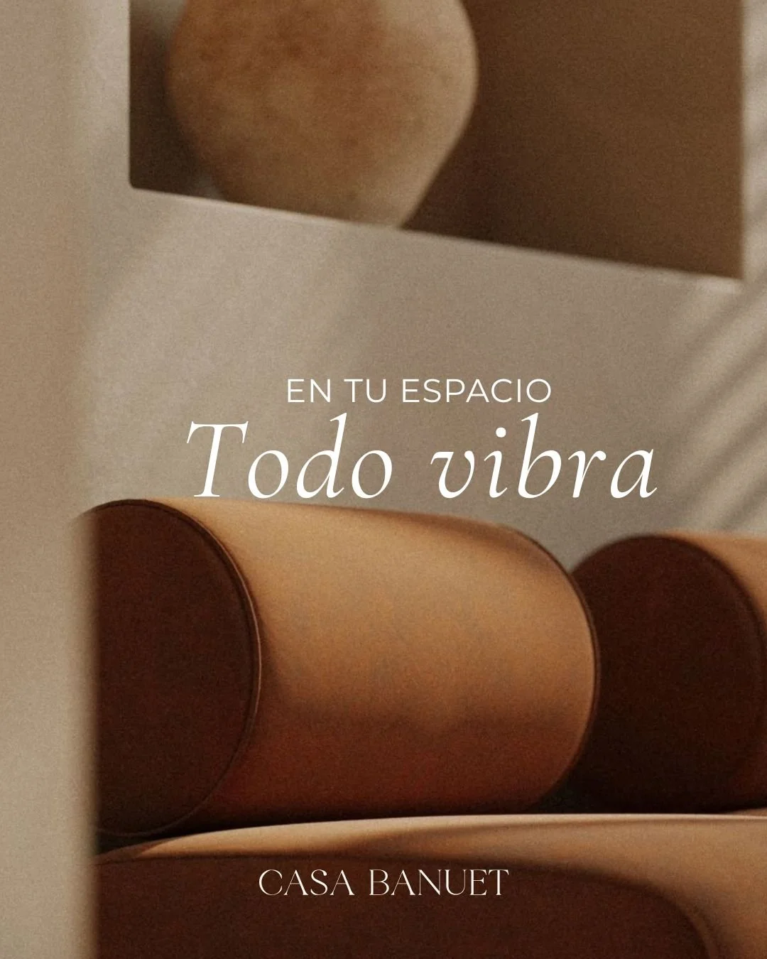 Cada objeto que eliges y el lugar donde lo pones tiene un prop&oacute;sito: 🌿 Calma para desconectar. 💡 Inspiraci&oacute;n para crear. ✨ Calidad para disfrutar.