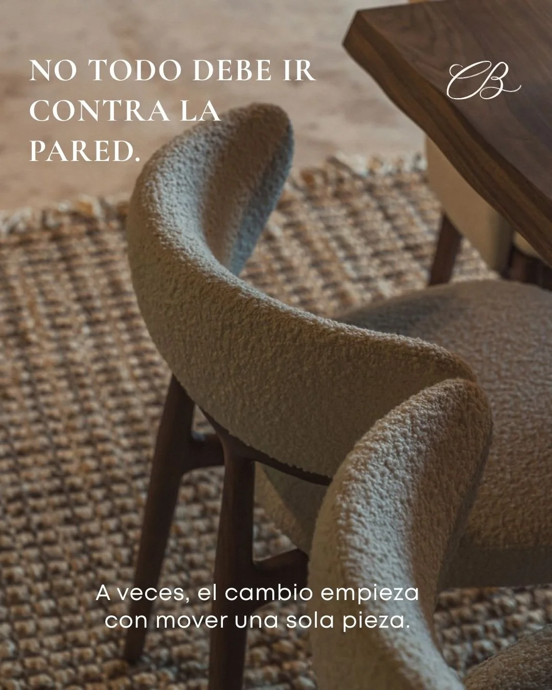 A veces no necesitas muebles nuevos,
 solo una nueva forma de mirarlos.🛋️🤩
Mover un sof&aacute;, una mesa o una silla🪑
 puede transformar por completo c&oacute;mo se siente tu espacio.✨ M&aacute;s flujo. M&aacute;s funcionalidad. M&aacute;s energ&