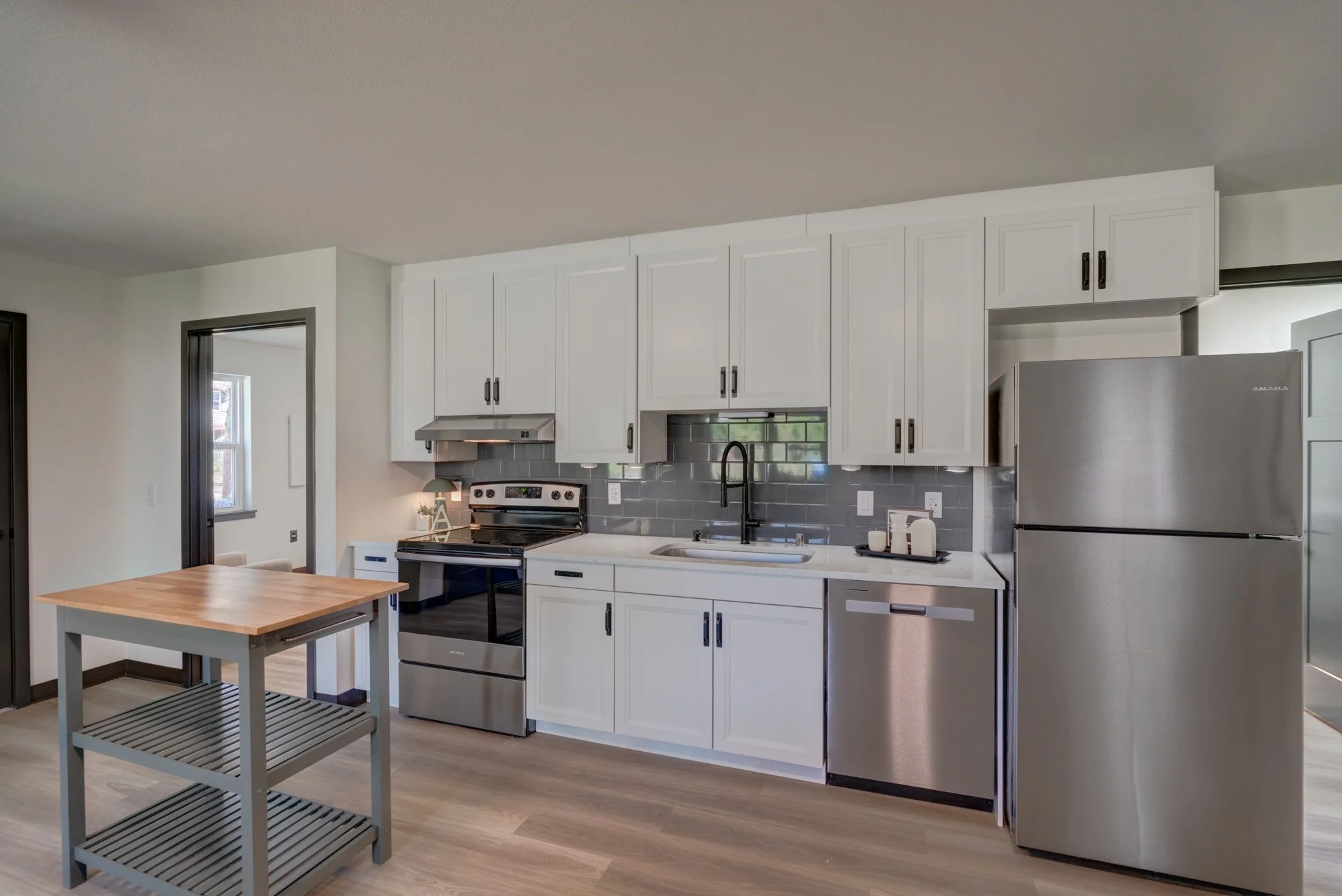 Universal-design kitchen with D-pull hardware that supports easier grip and increased accessibility