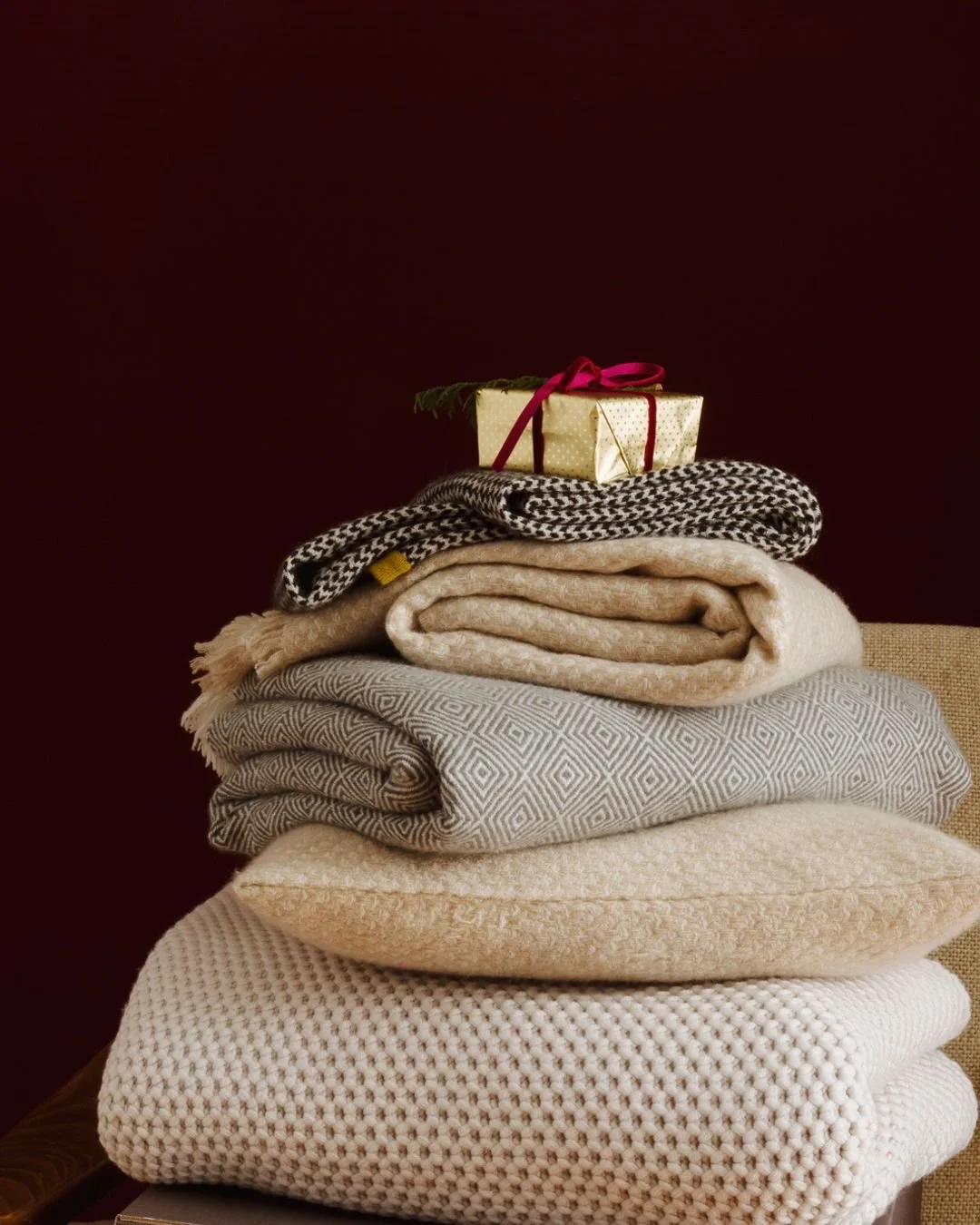 A small selection of Christmas photos I've styled throughout the years 🌲 

The funniest thing is that Christmas shoots are almost always produced in the peak of the summer when the temperatures are high, the whole team is sweating and you struggle t