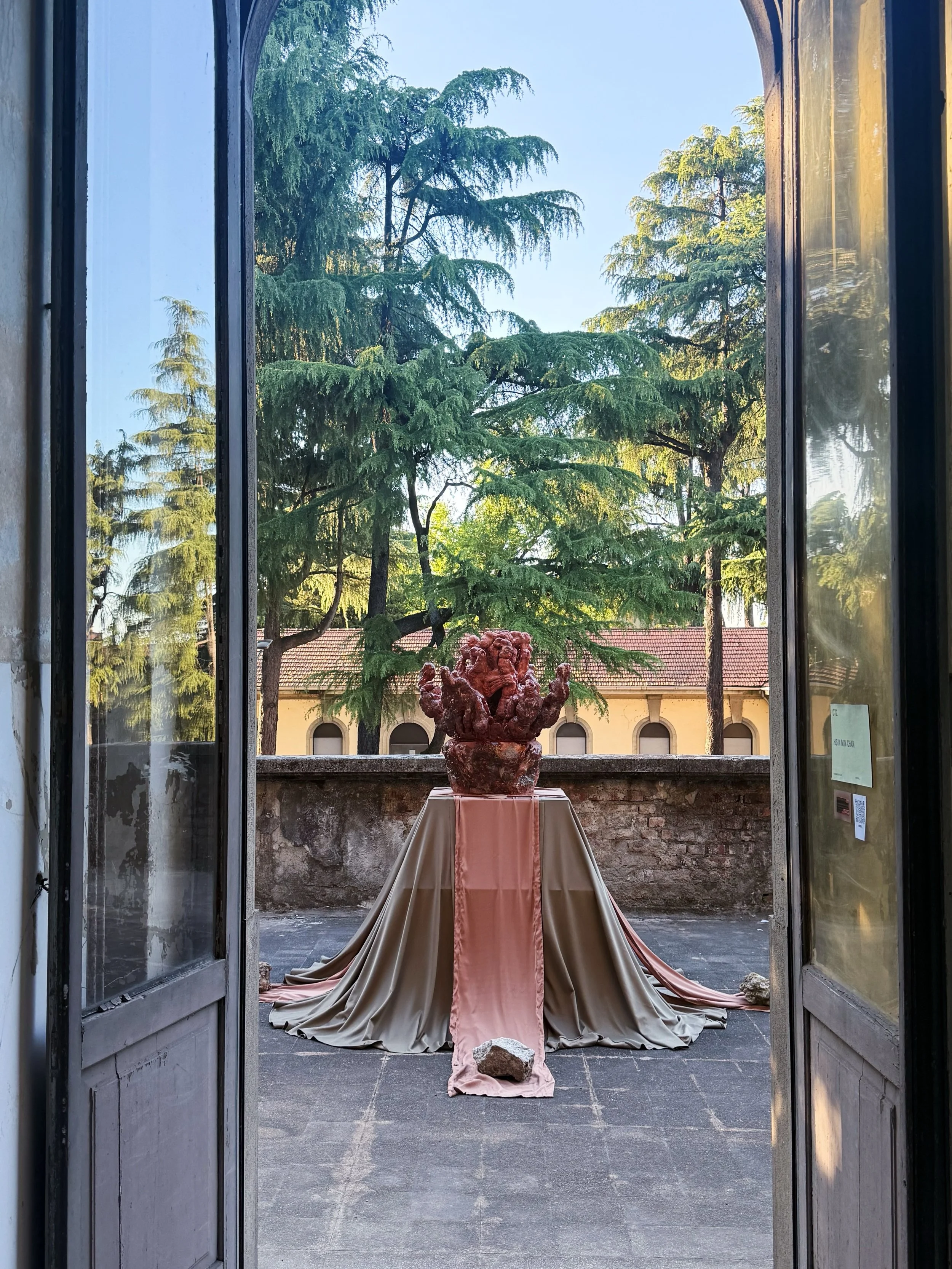 Life lately during Taurus season 💫 

1) Milan Design Week
2-3) Shooting in Sicily 
4-7) Enjoying life in Umbria 
8-9) Shooting in Berlin