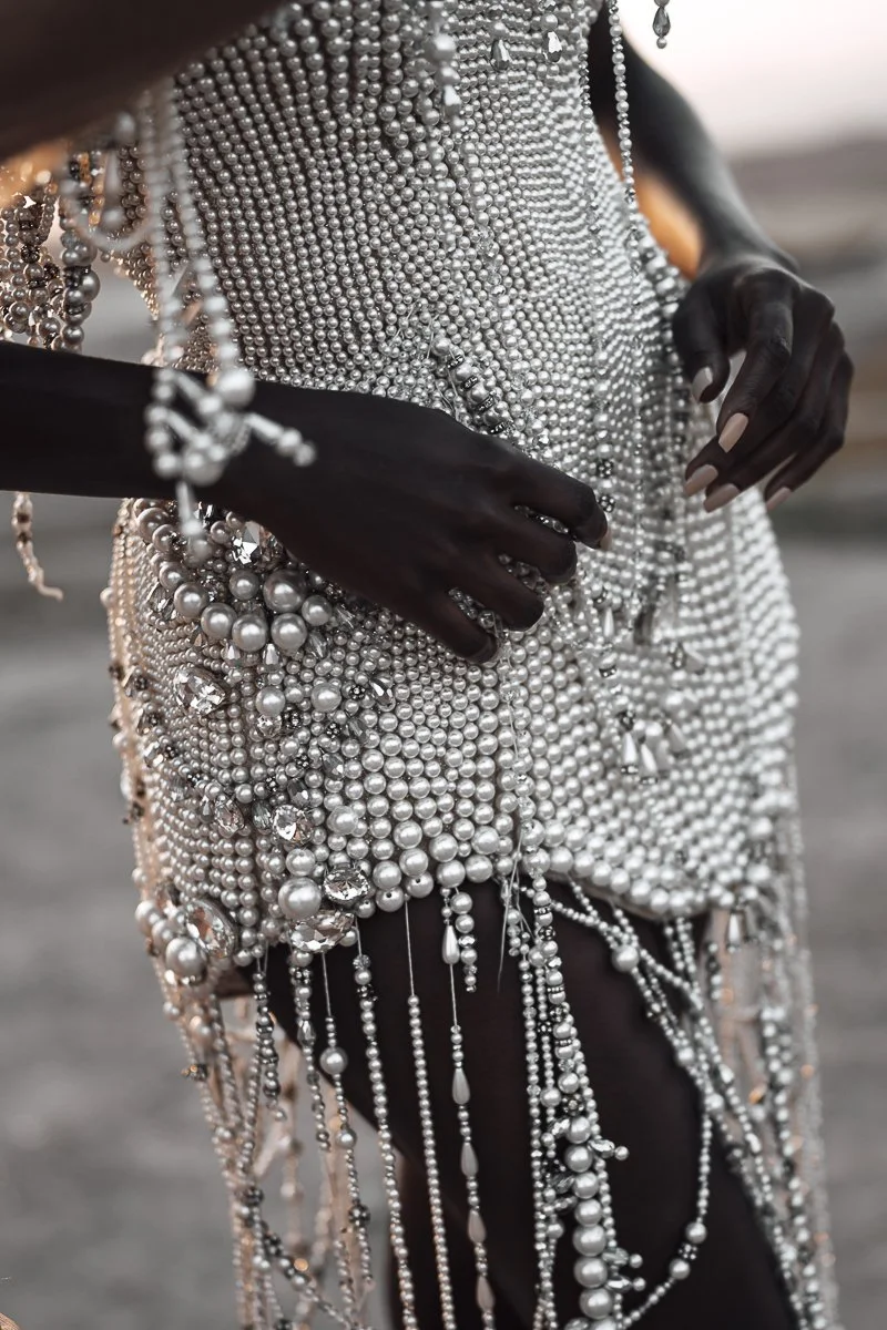 Detail: perlenbesetztes Brautkleid