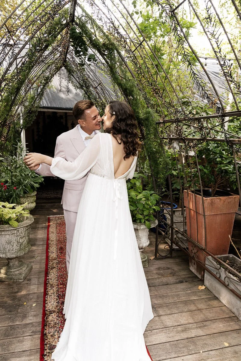 First Look: Umarmung im grünen Wintergarten des LA DÜ