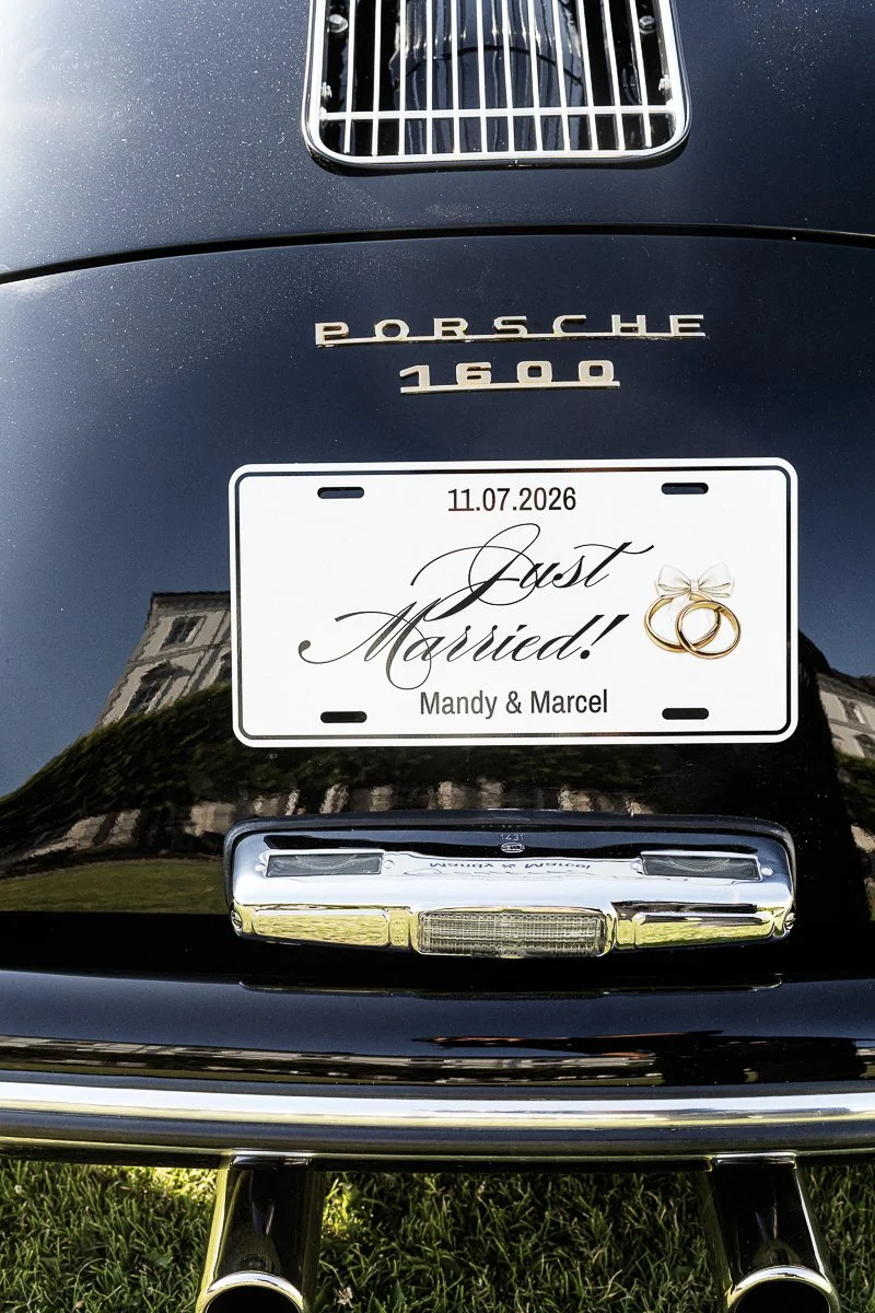 Just-Married-Schild am Heck des Porsche-Oldtimers