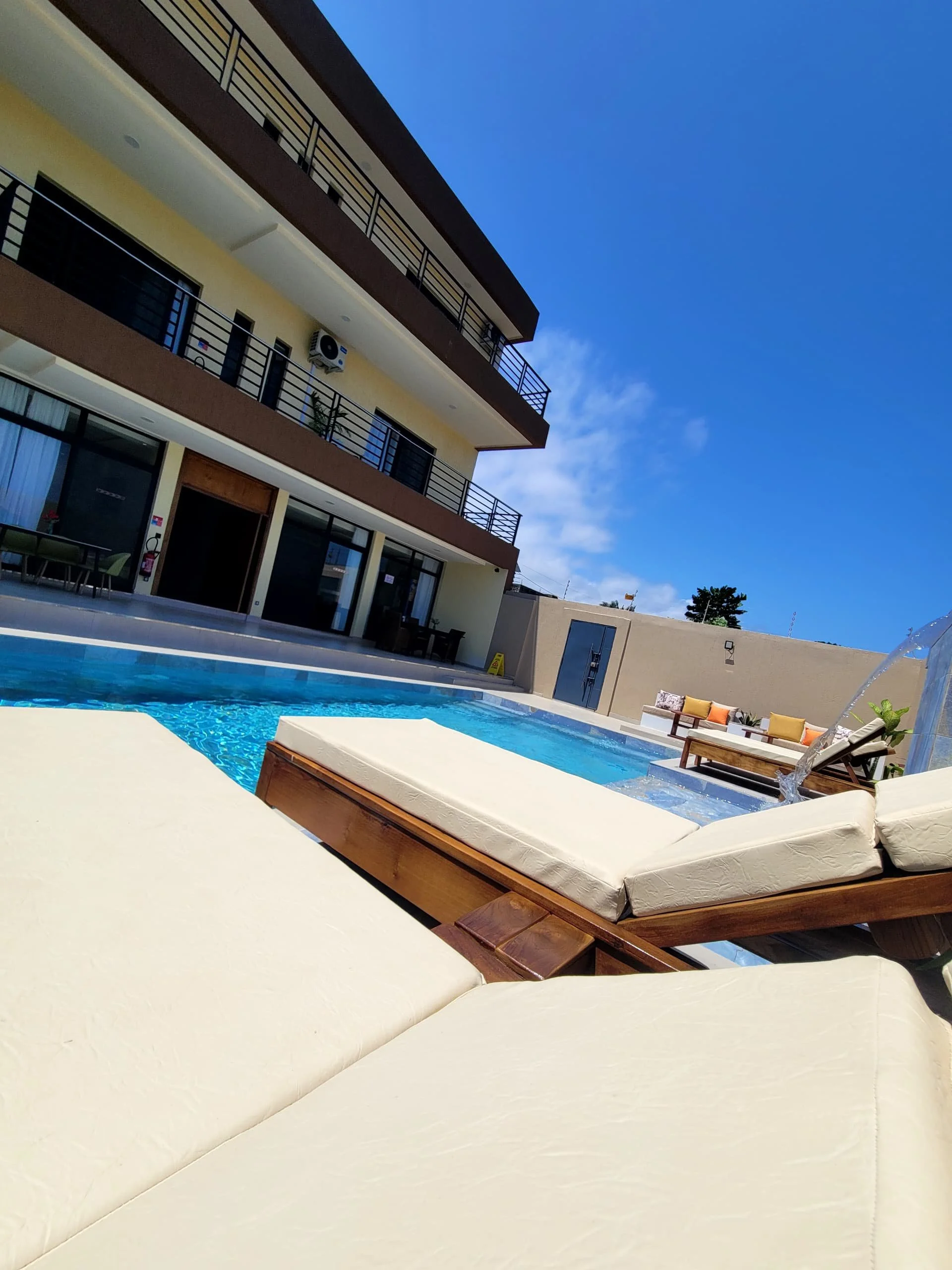 La piscine, plage et terrasse