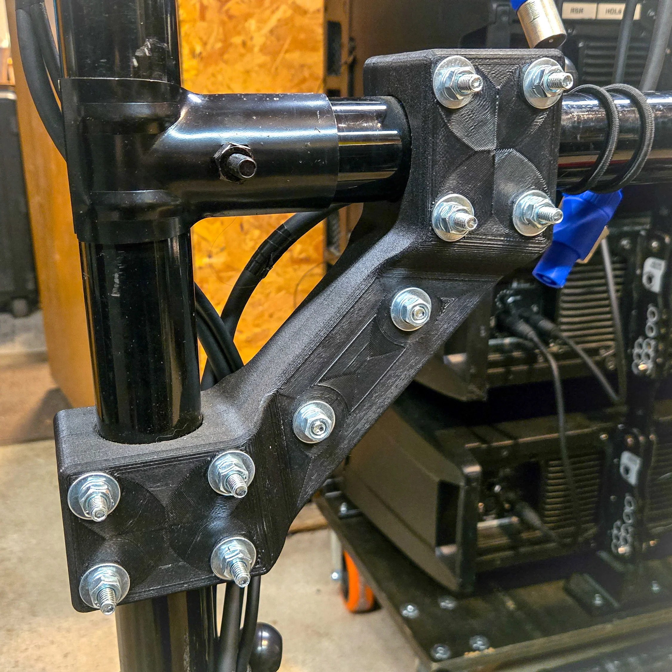 90 Degree Brace for DIY Lighting Cart - (For 1-5/8" Fence Tube)