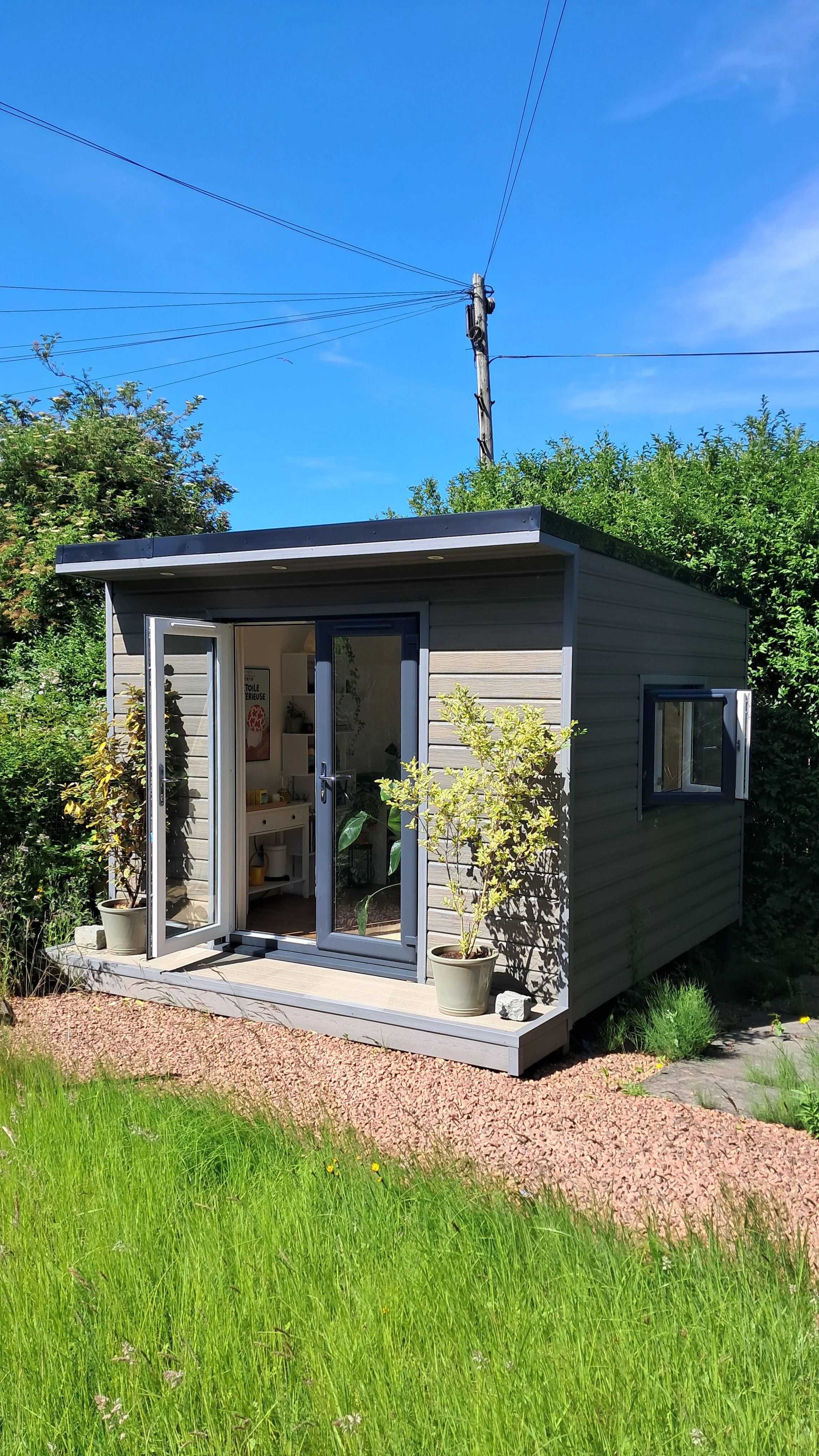 Exterior photo of the Desktop Counselling garden office in Paisley, Scotland (near Glasgow)