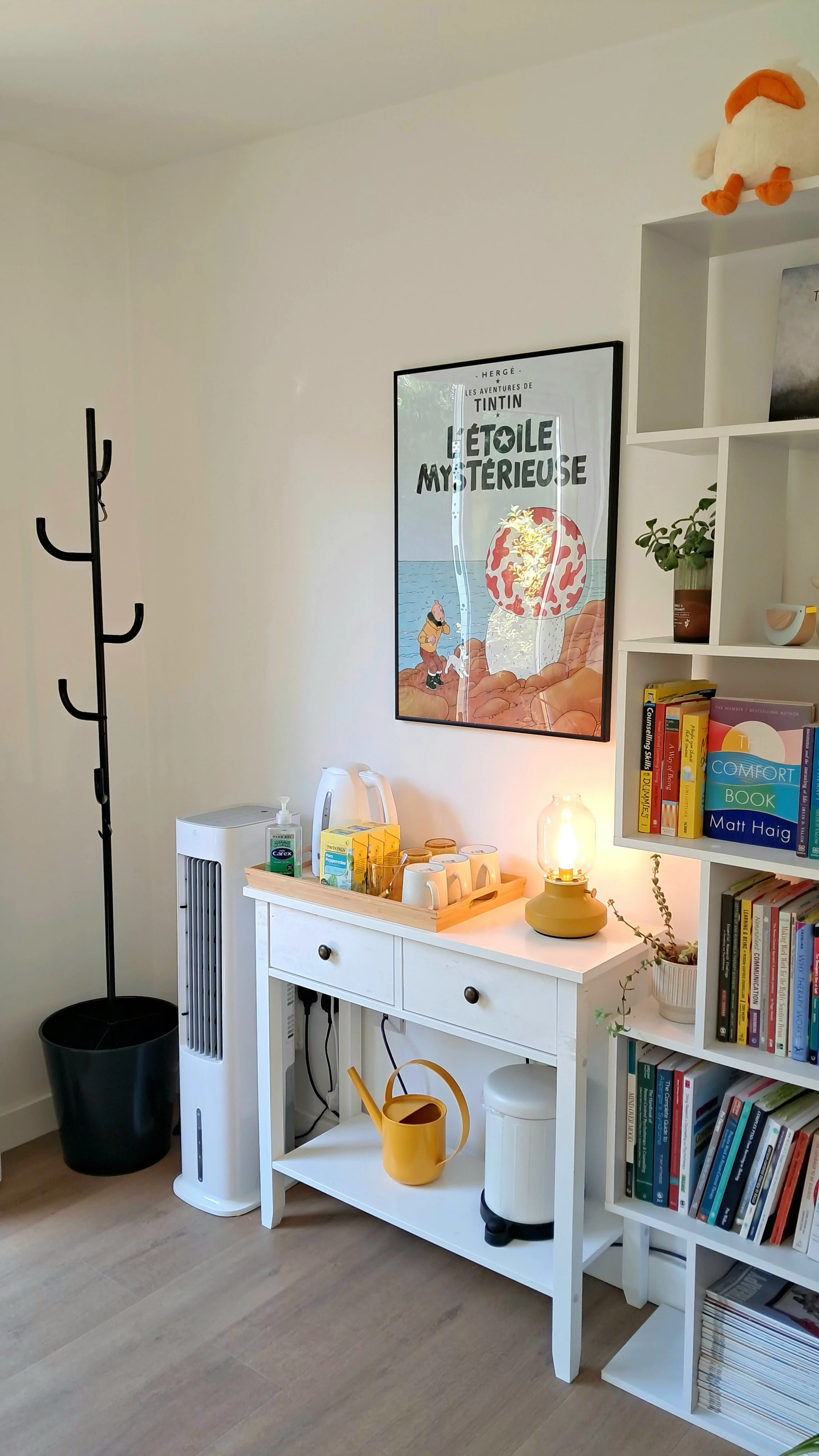 Desktop Counselling garden office entryway and tea station