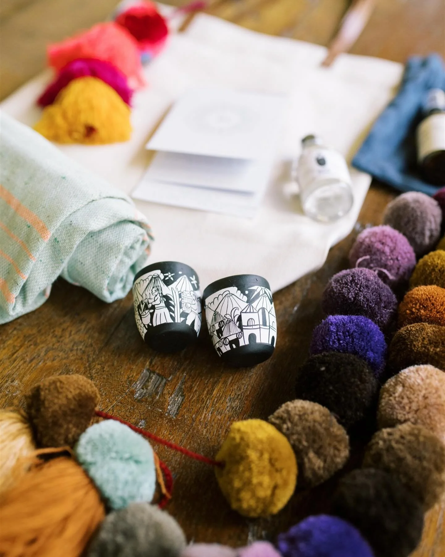 A warm Mexican welcome, beautifully packed.

Destination wedding planner @candice_edinger 
Photography @jamesandschulze 
Paper goods @lotusandash 
.
.
.
#welcomebags #welcomegifts #mexicangifts #mezcal #destinationwedding #mexicowedding #sanmigueldea