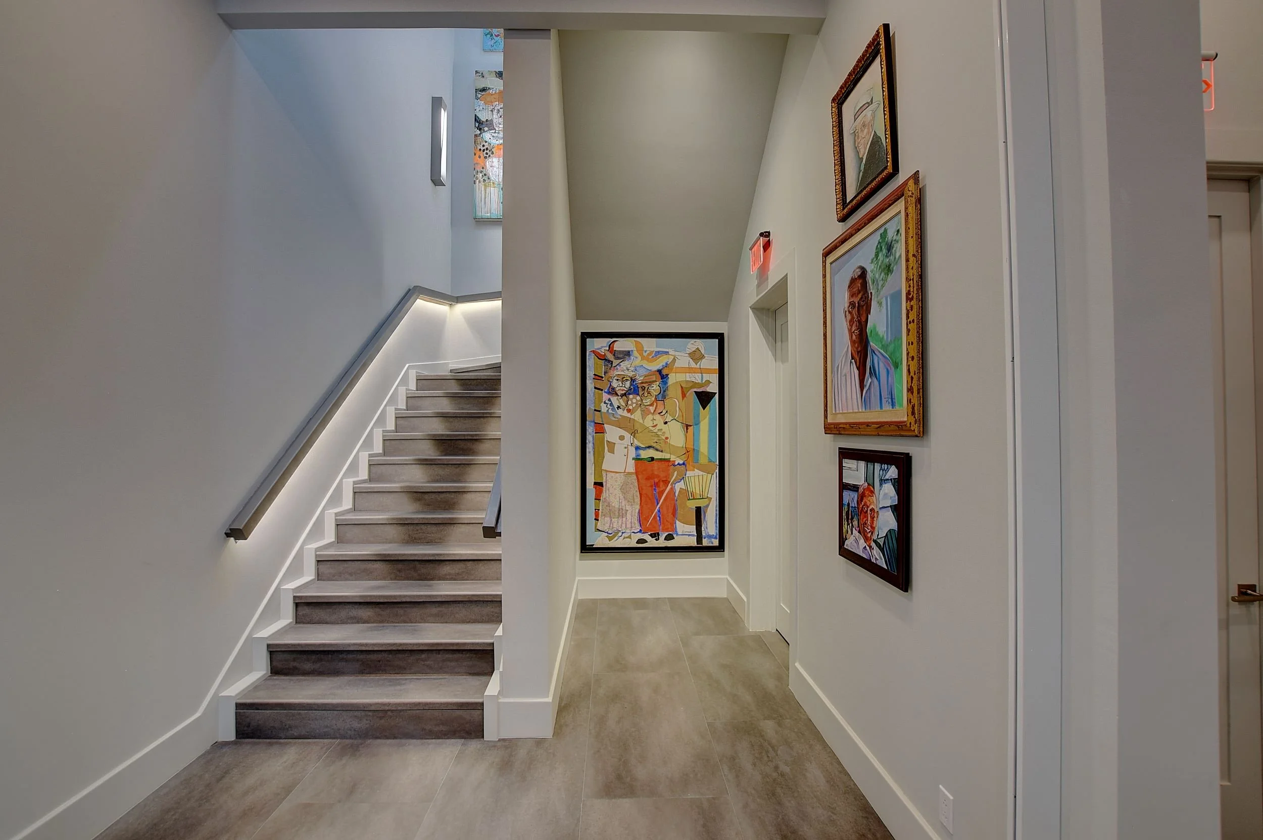 355.9KB V&M Foyer.jpg