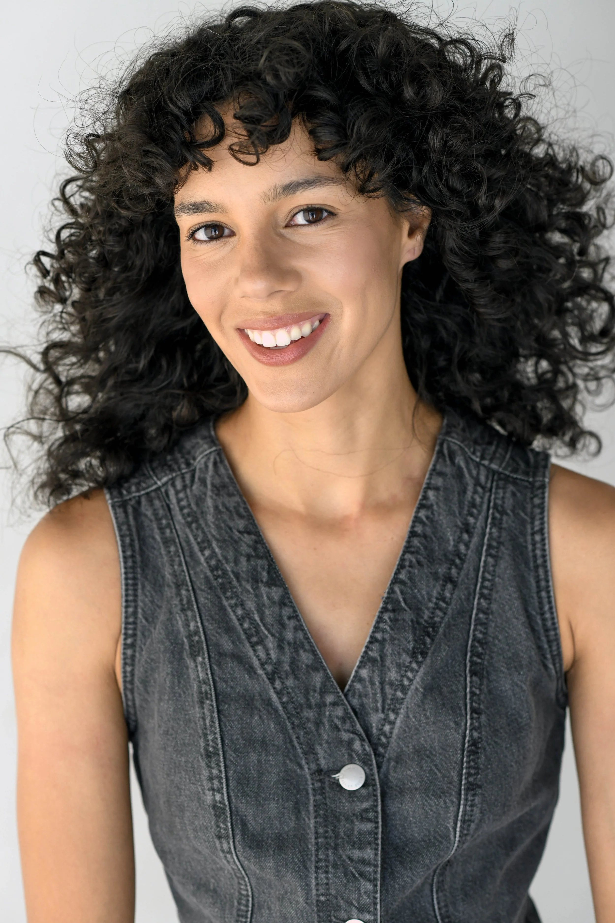 KassandraCruz_Headshot.jpg